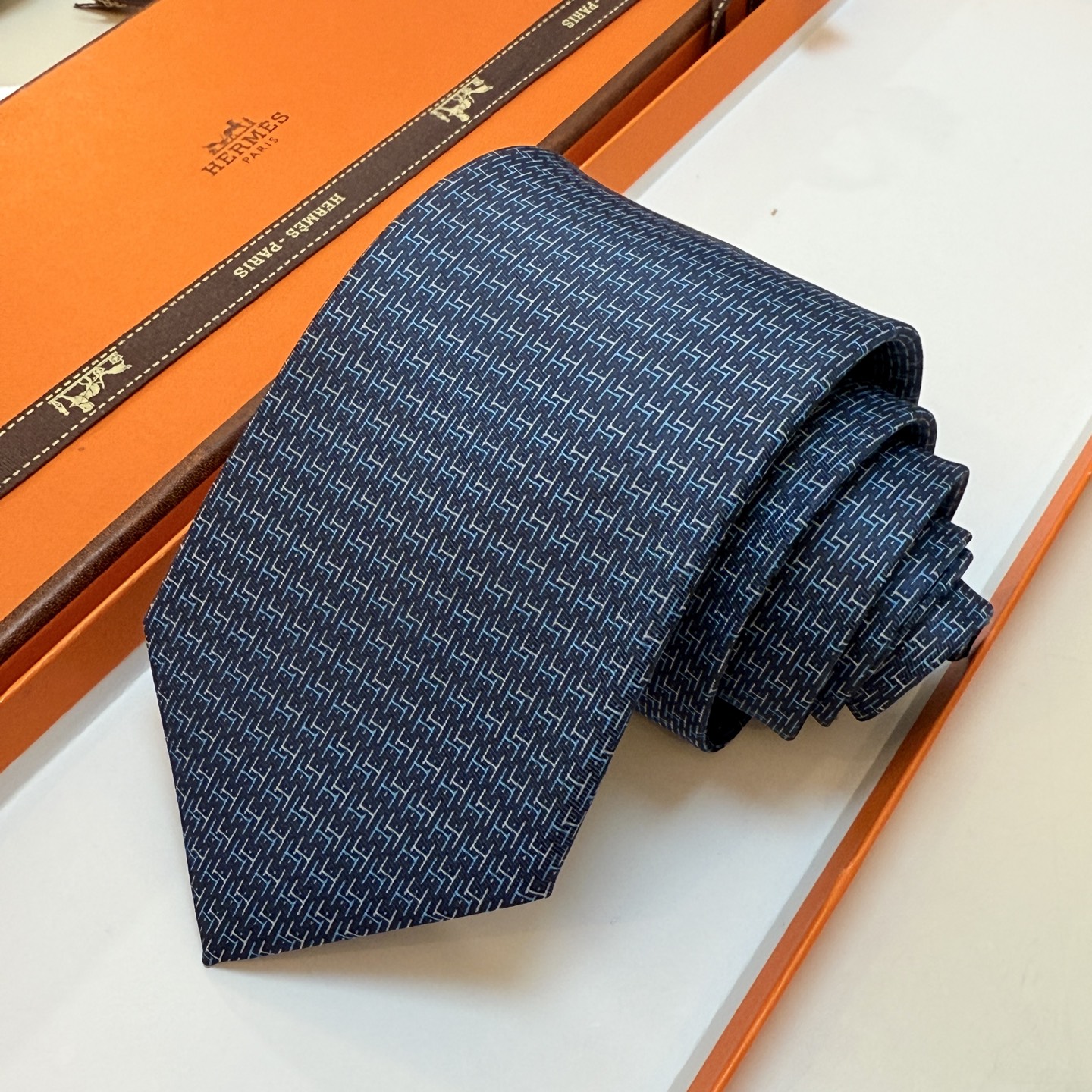H織り ネクタイ ハイブランド調 結婚式 ホスト 衣装 高級シルク調 光沢 ネイビー - 画像 5