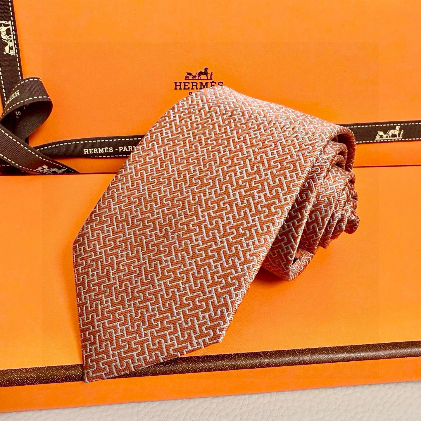 H織り ネクタイ ヘリメス風 結婚式 ホスト 衣装 高級シルク調 光沢 オレンジ - 画像 5