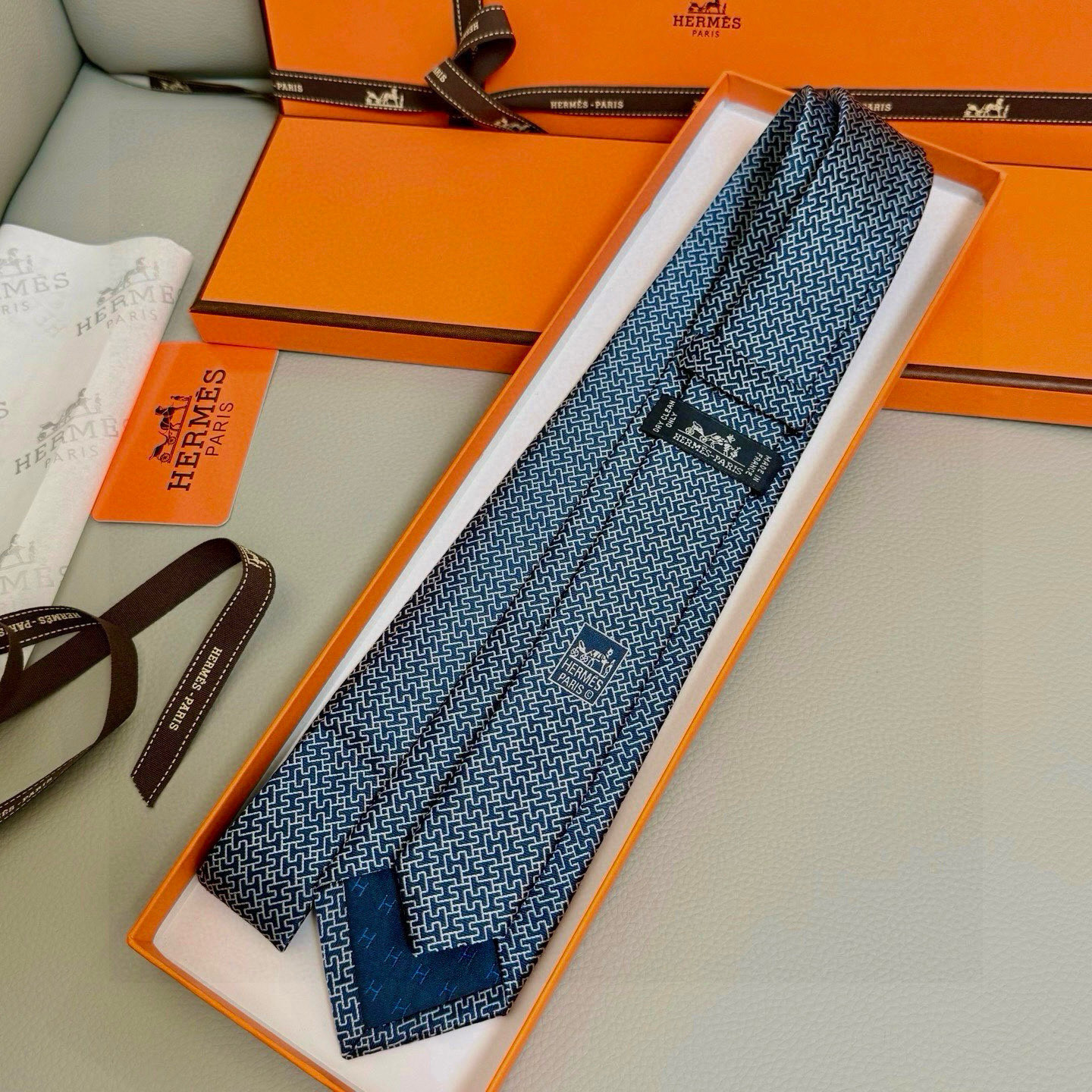 H提花柄 ネクタイ ハイブランド調 結婚式 ホスト 衣装 高級シルク調 光沢 ネイビー - 画像 6