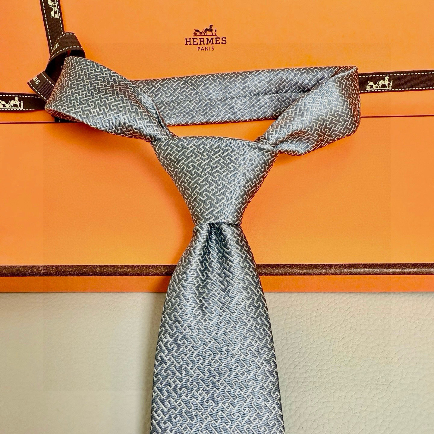 H織り ネクタイ ハイブランド調 結婚式 ホスト 衣装 高級シルク調 光沢 水色 - 画像 2