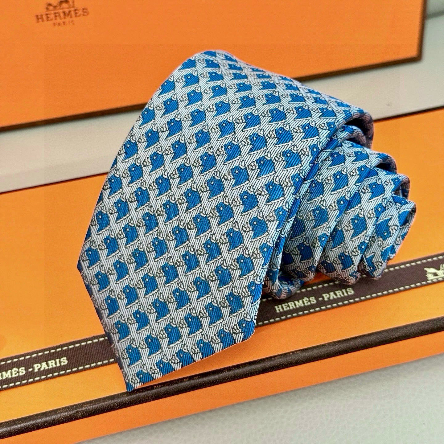 H柄 ネクタイ ハイブランド調 結婚式 ホスト 衣装 高級シルク調 光沢 水色 - 画像 4