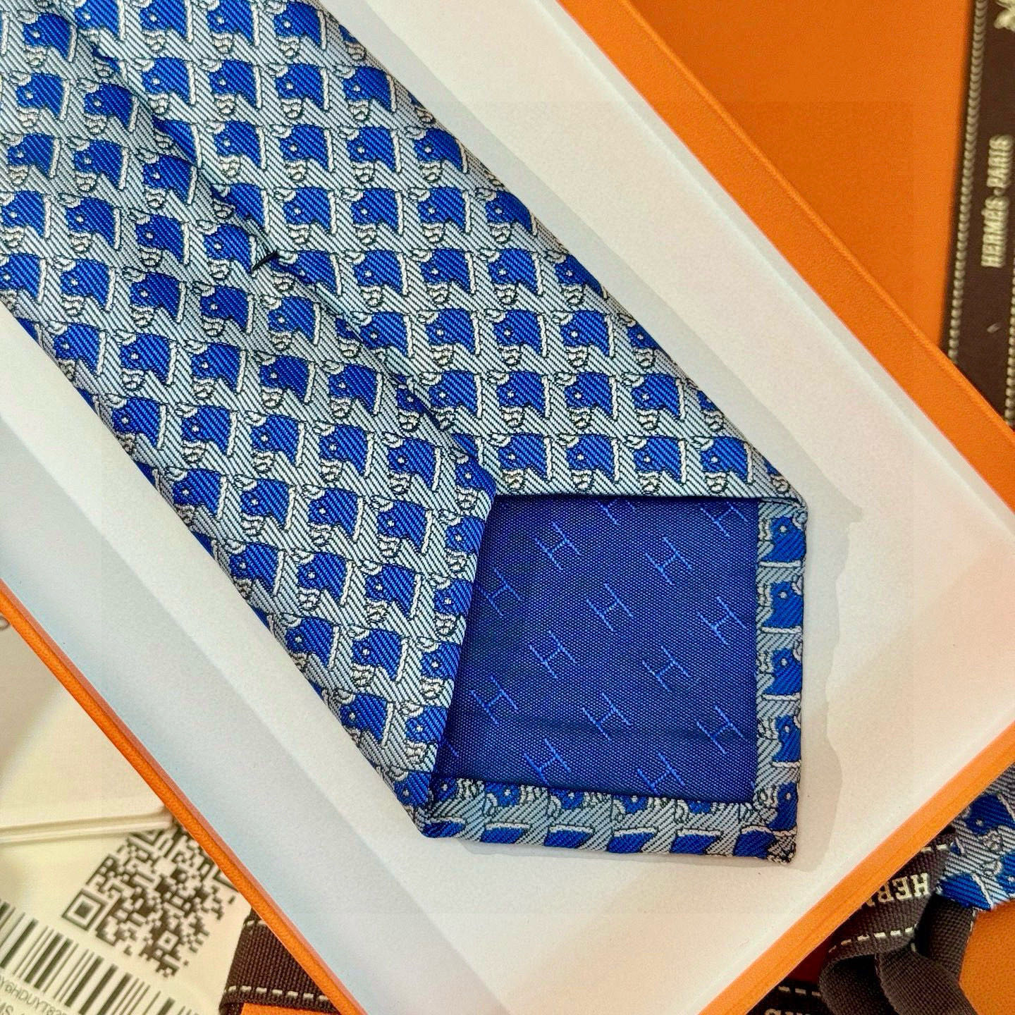 エレガントなスカーフ柄 ネクタイ ヘルメス風 結婚式 ホスト 衣装 高級シルク調 光沢 水色 - 画像 9