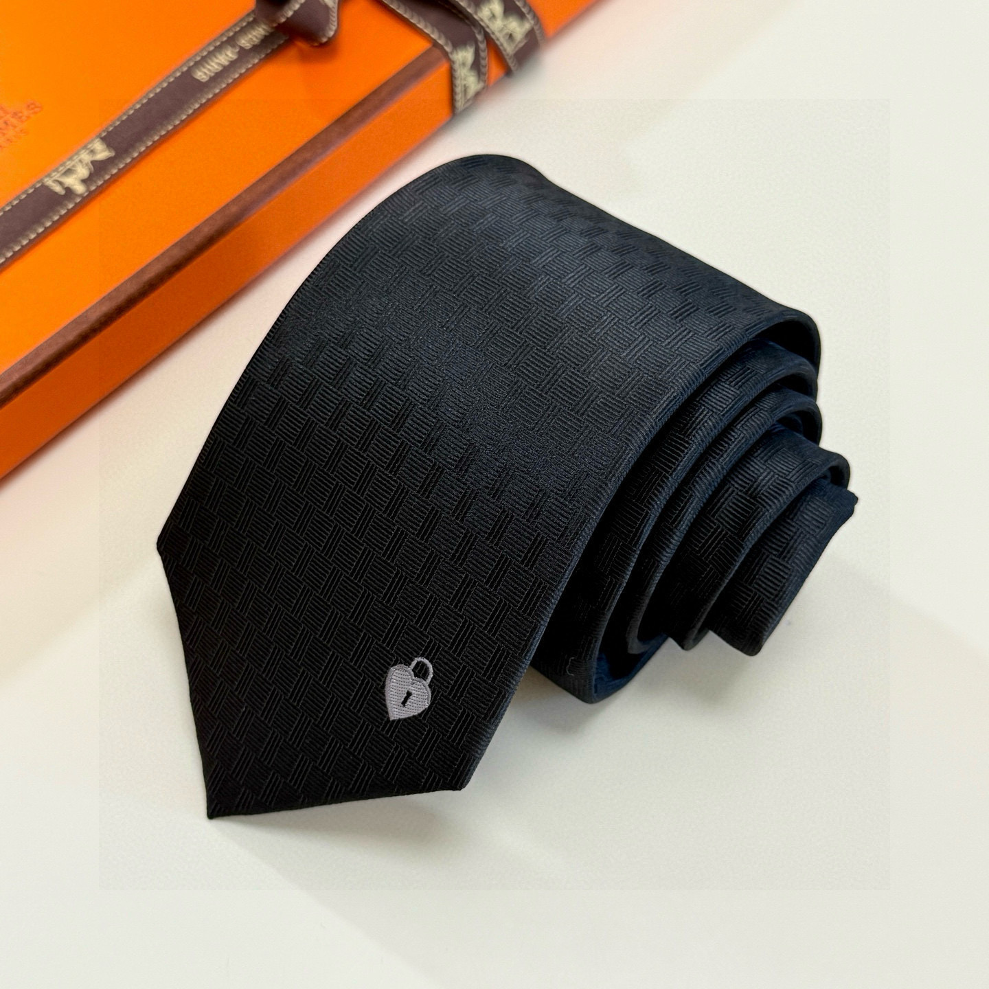 ハーデン柄 ネクタイ ハイブランド調 プレゼント 結婚式 ホスト 衣装 高級シルク調 光沢 ネイビー - 画像 8