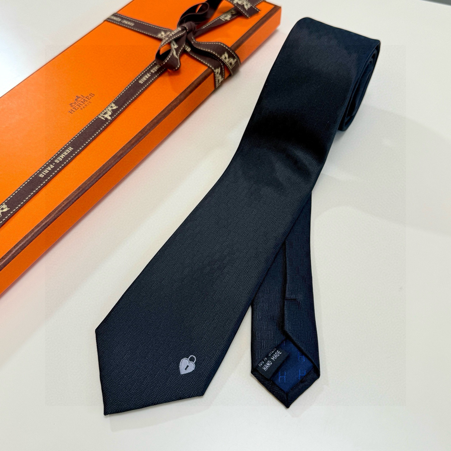 ハーデン柄 ネクタイ ハイブランド調 プレゼント 結婚式 ホスト 衣装 高級シルク調 光沢 ネイビー - 画像 9