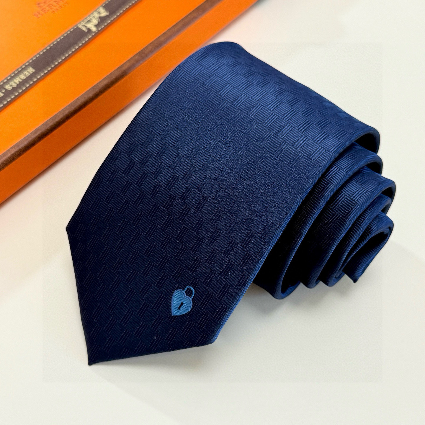 H織り ネクタイ ハイブランド調 結婚式 ホスト 衣装 高級シルク調 光沢 ネイビー - 画像 8