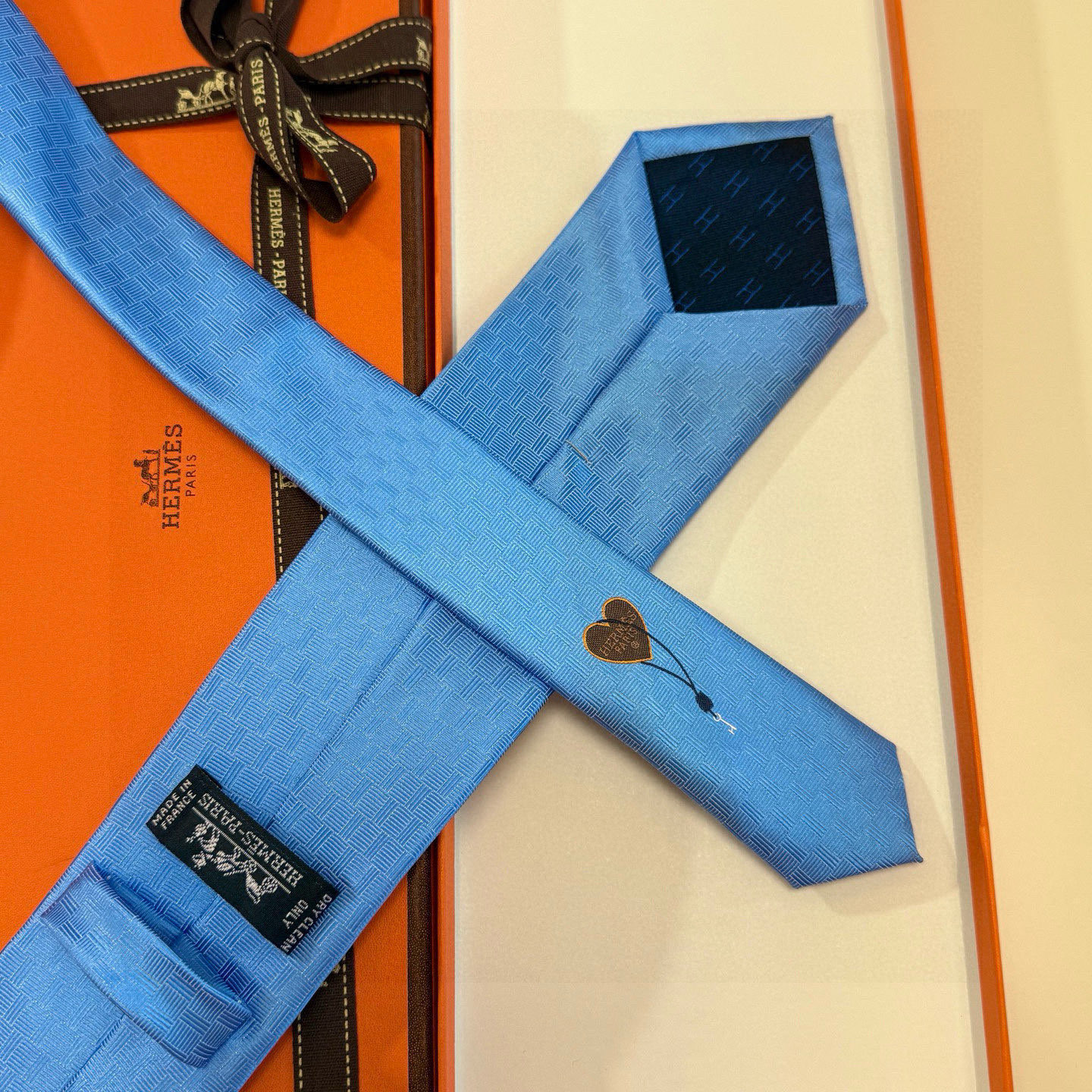 ヘリス風 ネクタイ ハイブランド調 結婚式 ホスト プレゼント 高級シルク調 光沢 ライトブルー - 画像 6