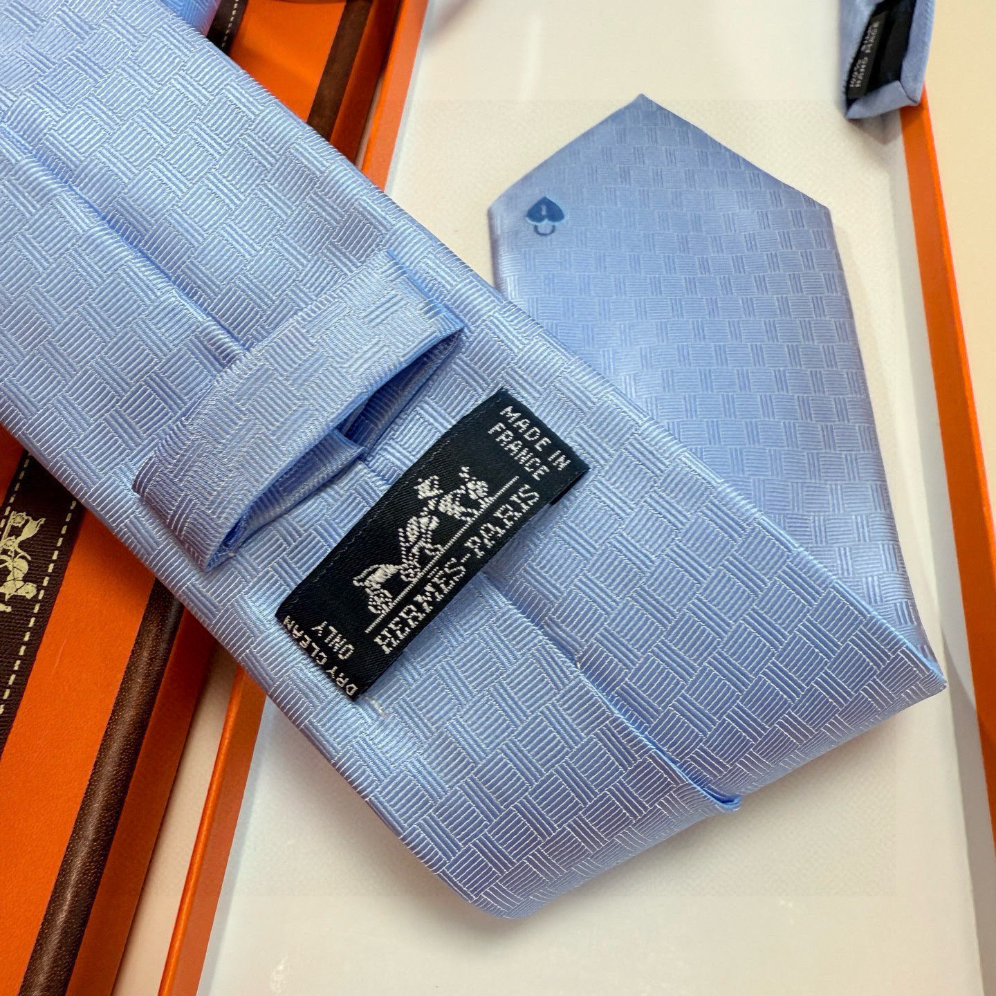 ハート柄 ネクタイ ヘレニス風 結婚式 ホスト 衣装 高級シルク調 光沢 水色 - 画像 2