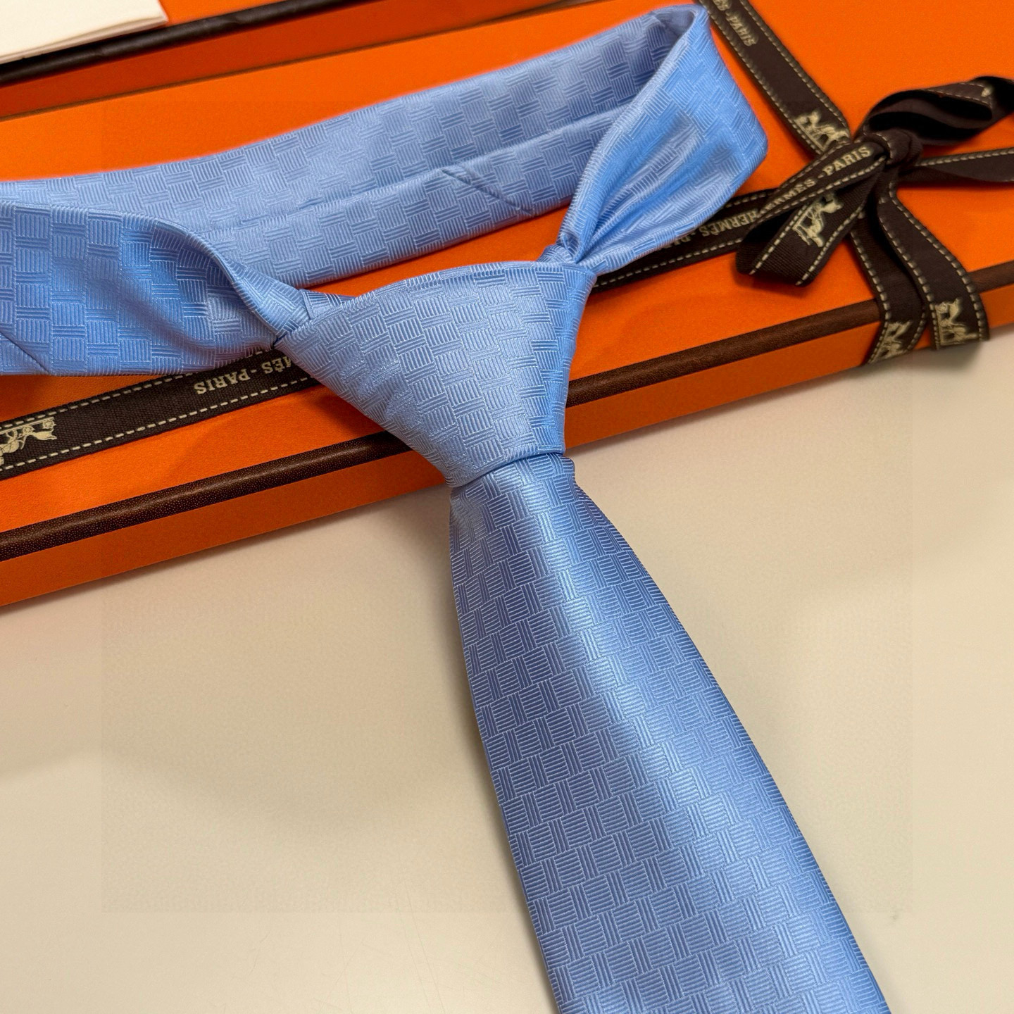 ハート柄 ネクタイ ヘレニス風 結婚式 ホスト 衣装 高級シルク調 光沢 水色 - 画像 3