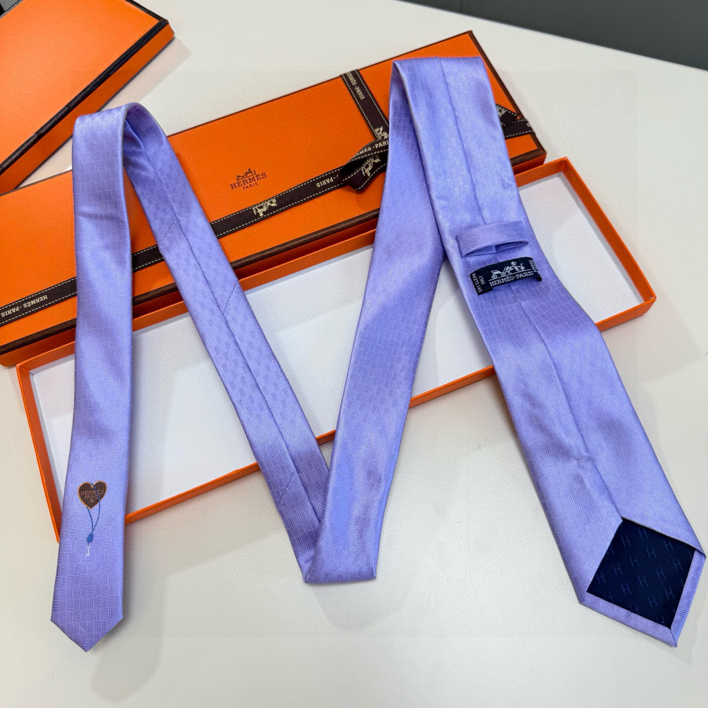 エールメス風 ネクタイ ハイブランド調 プレゼント ホスト 衣装 高級シルク調 光沢 ライトブルー - 画像 9