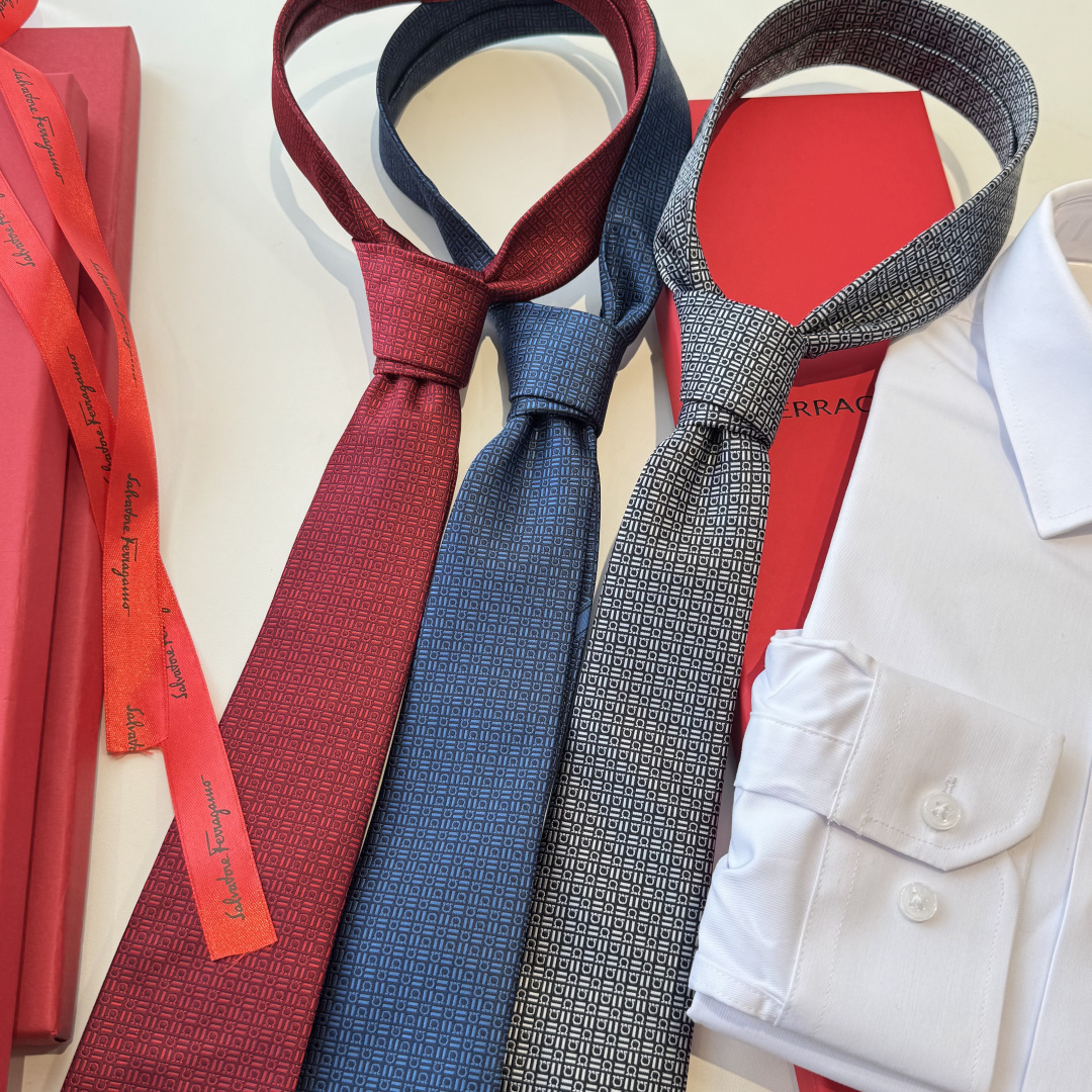 FERRAGAMO風 ネクタイ 結婚式 ホスト 衣装 高級シルク調 光沢 ネイビー