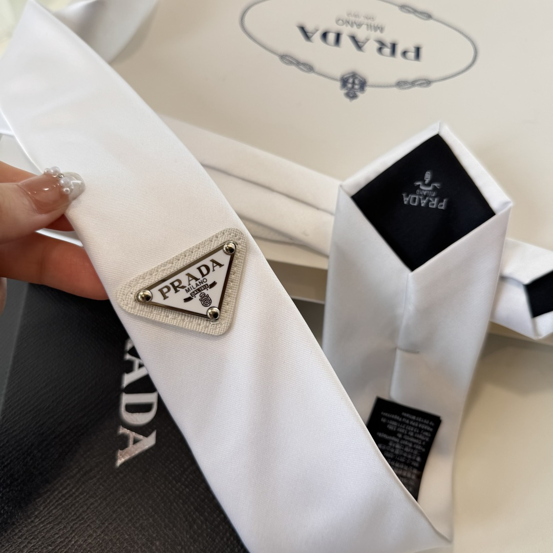 プレタポルテ風 ネクタイ プラダ調 プレゼント 衣装 高級シルク調 光沢 ホワイト - 画像 2