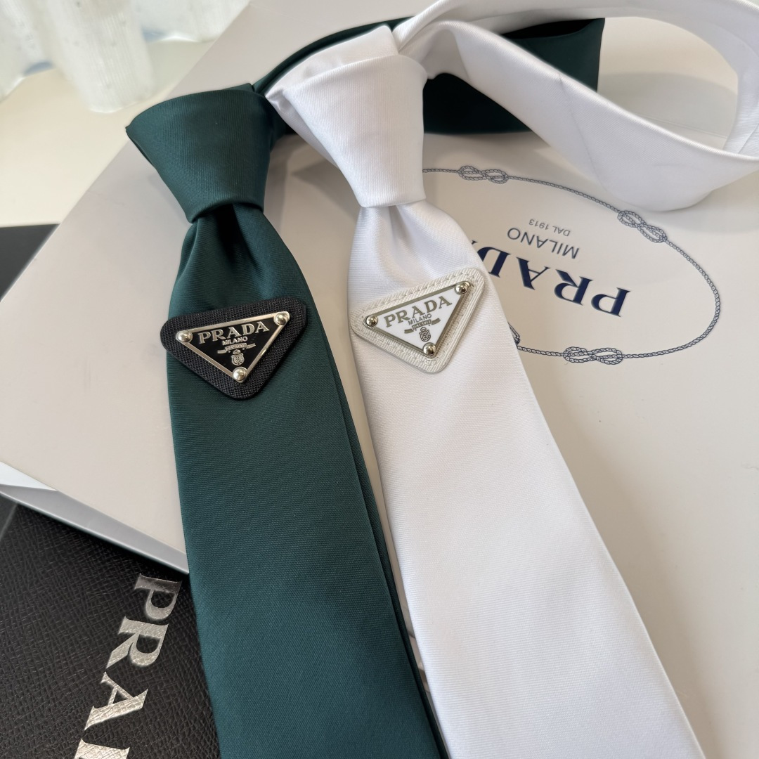 トライアングル ネクタイ プラダ風 ファッション ホスト 衣装 高級シルク調 光沢 水色 - 画像 2