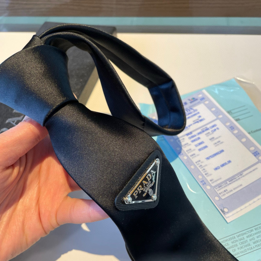 三角ロゴ ネクタイ プラダ風 結婚式 ホスト 衣装 高級シルク調 光沢 ネイビー - 画像 2