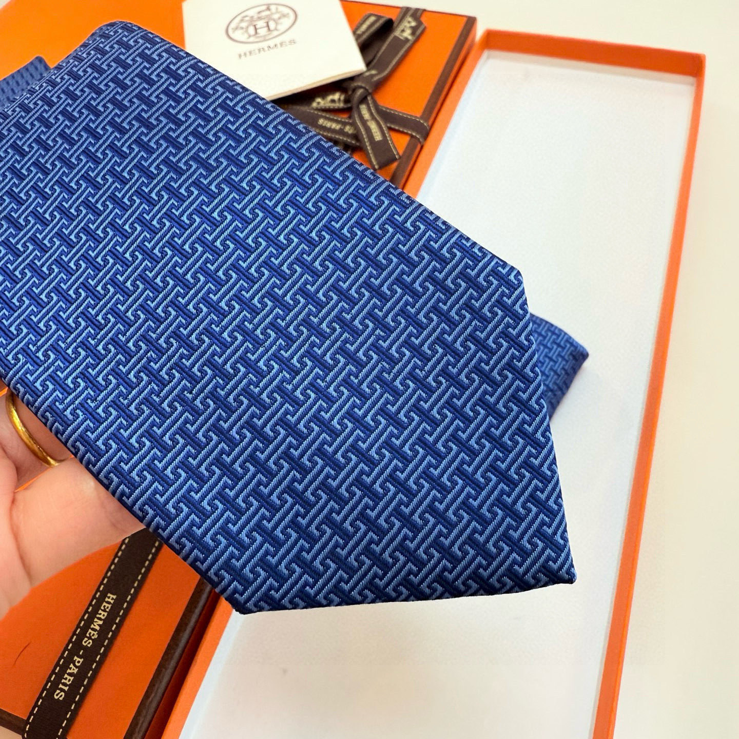 H織り ネクタイ ヘリメス風 結婚式 ホスト 衣装 高級シルク調 光沢 ネイビー - 画像 2