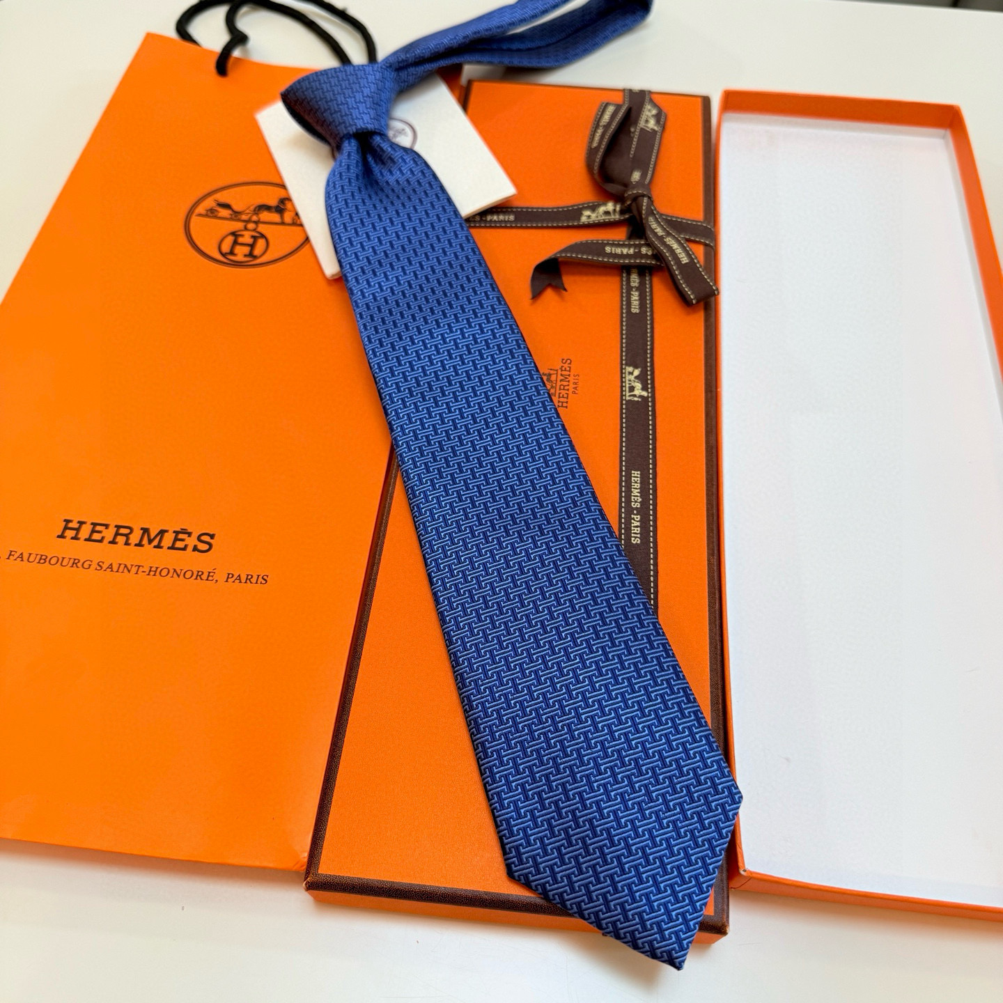 H織り ネクタイ ヘリメス風 結婚式 ホスト 衣装 高級シルク調 光沢 ネイビー - 画像 3