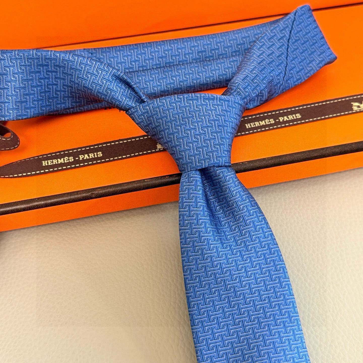 H織り ネクタイ ハイブランド調 結婚式 パーティ ホスト 衣装 高級シルク調 光沢 ネイビー - 画像 2