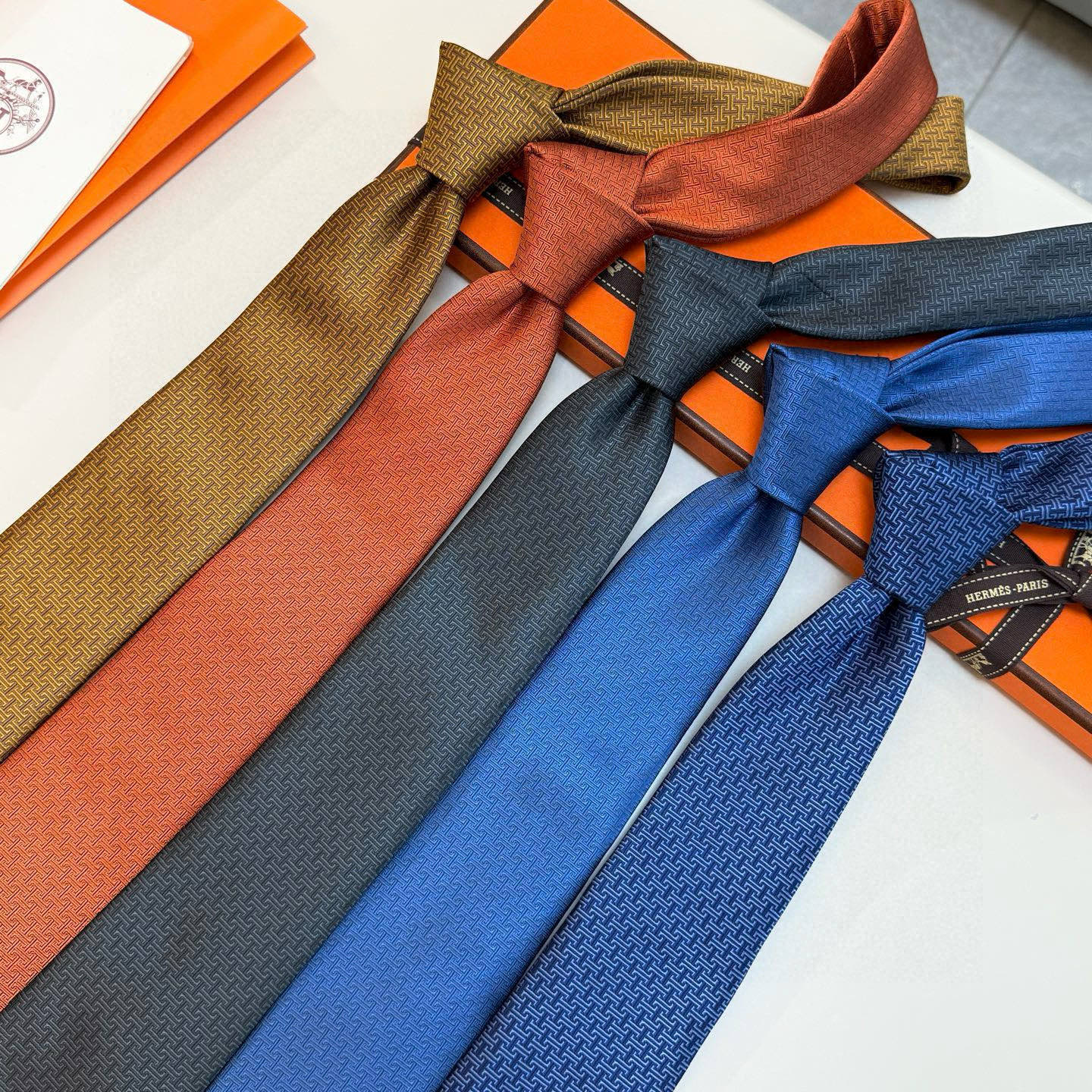 H織り ネクタイ ハイブランド調 プレゼント ホスト 衣装 高級シルク調 光沢 ゴールド - 画像 4