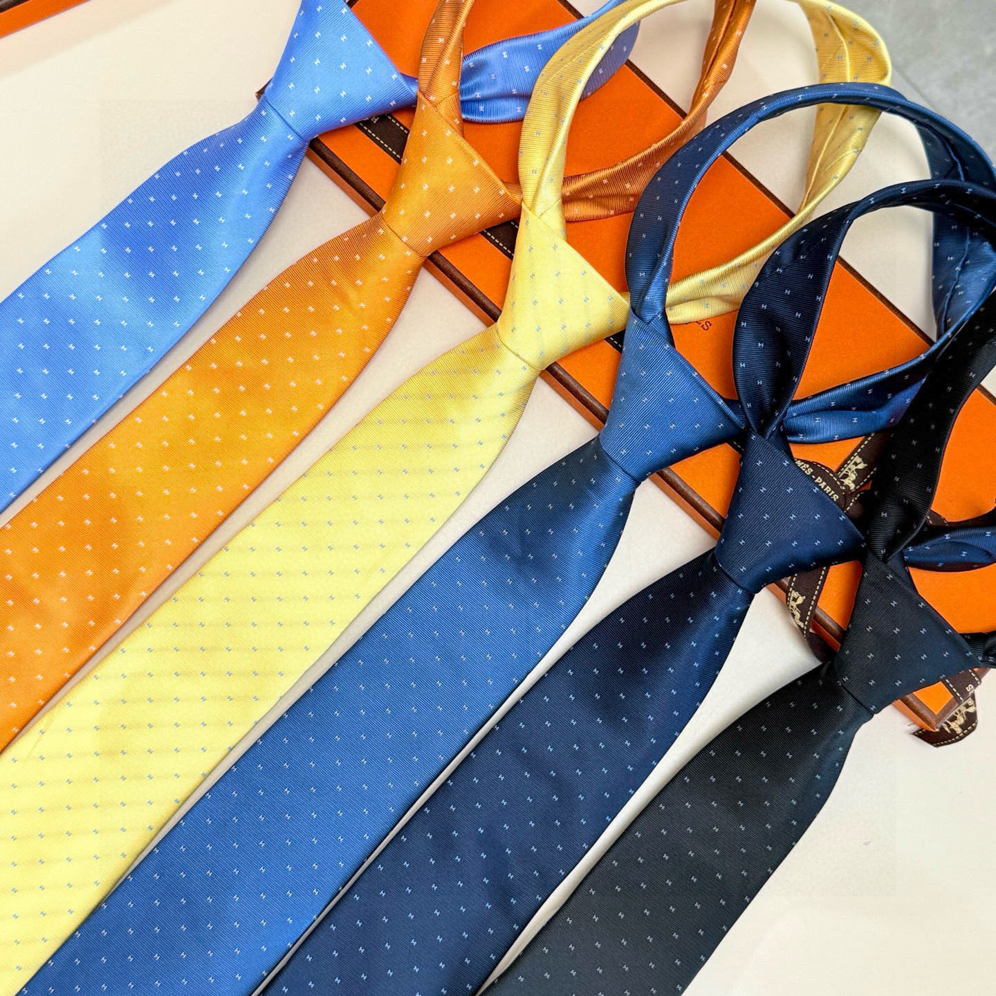 H織り ネクタイ ハイブランド調 結婚式 ホスト 衣装 高級シルク調 光沢 水色 - 画像 4