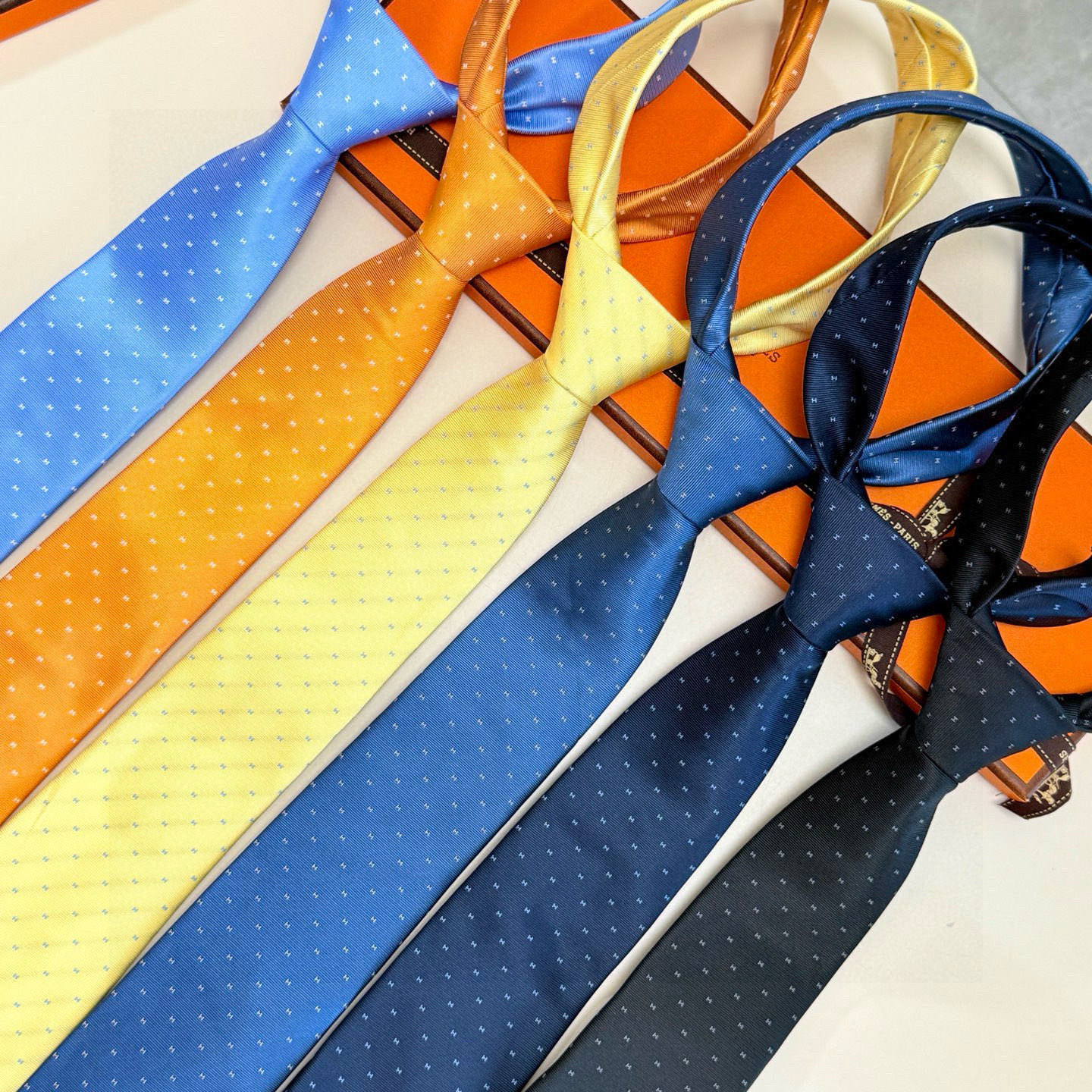 H織り ネクタイ ハイブランド調 結婚式 ホスト 衣装 高級シルク調 光沢 ネイビー - 画像 4