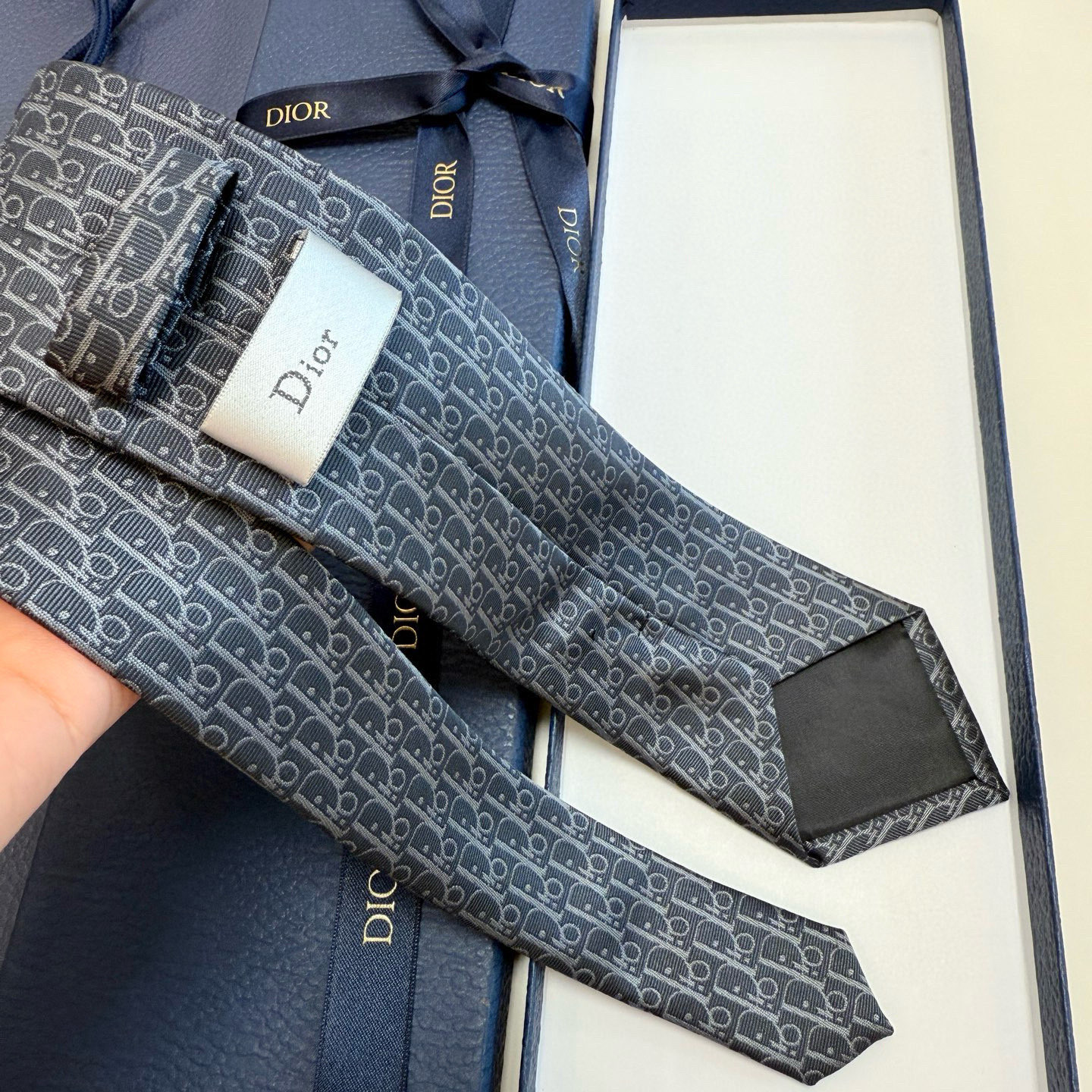 Dior風 ネクタイ ハイブランド調 結婚式 ホスト 衣装 高級シルク調 光沢 グレー - 画像 7