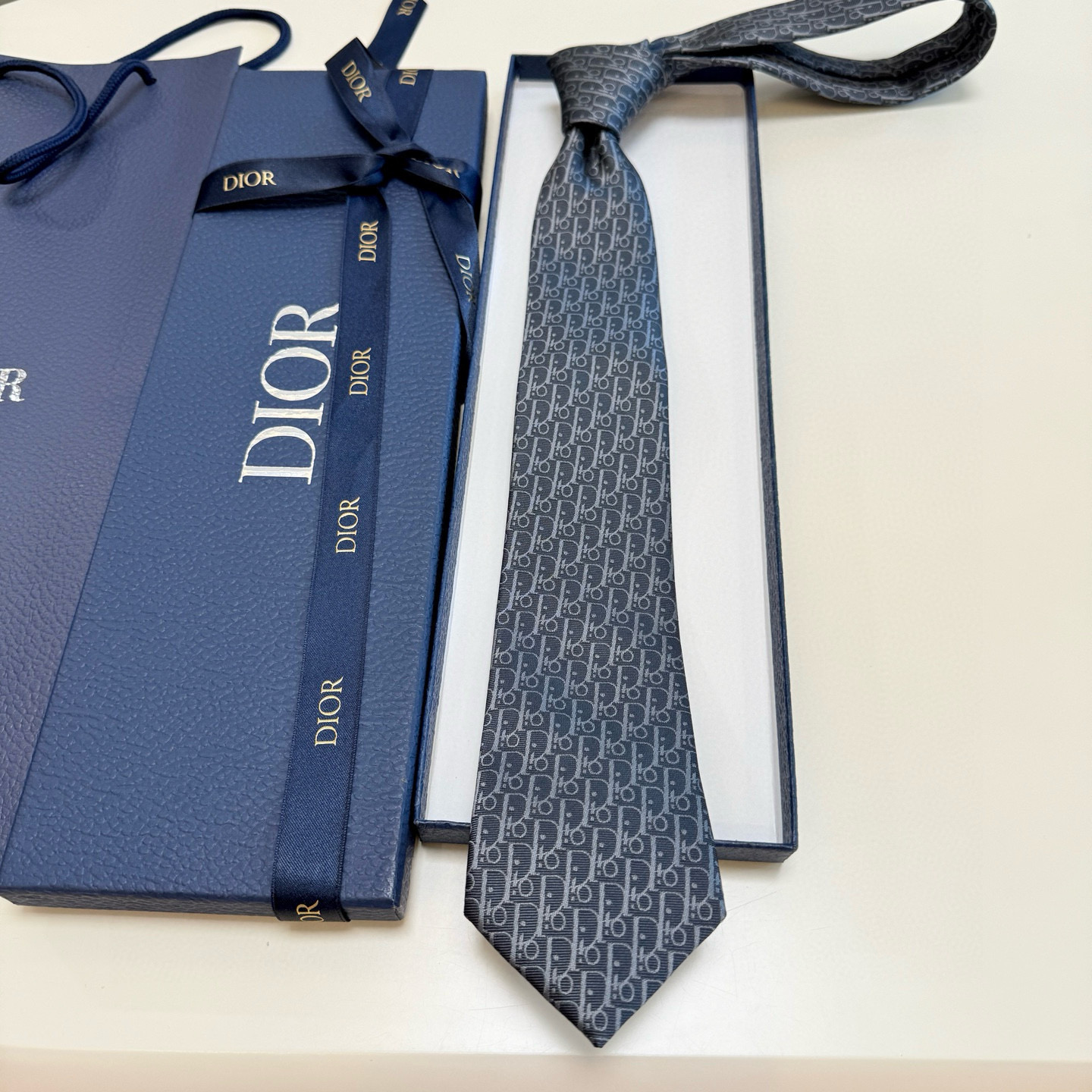 Dior風 ネクタイ ハイブランド調 結婚式 ホスト 衣装 高級シルク調 光沢 グレー - 画像 9