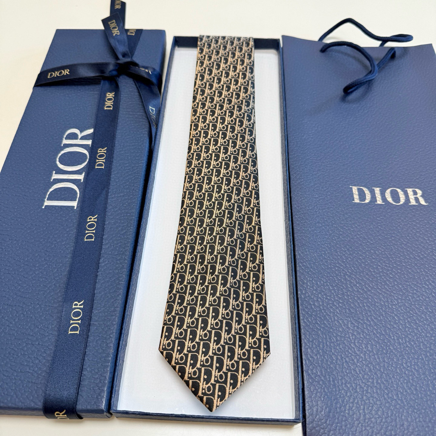 スカーフ柄 チェーン ネクタイ ハイブランド調 ラグジュアリー 派手 ホスト ゴールド ブルー - 画像 4