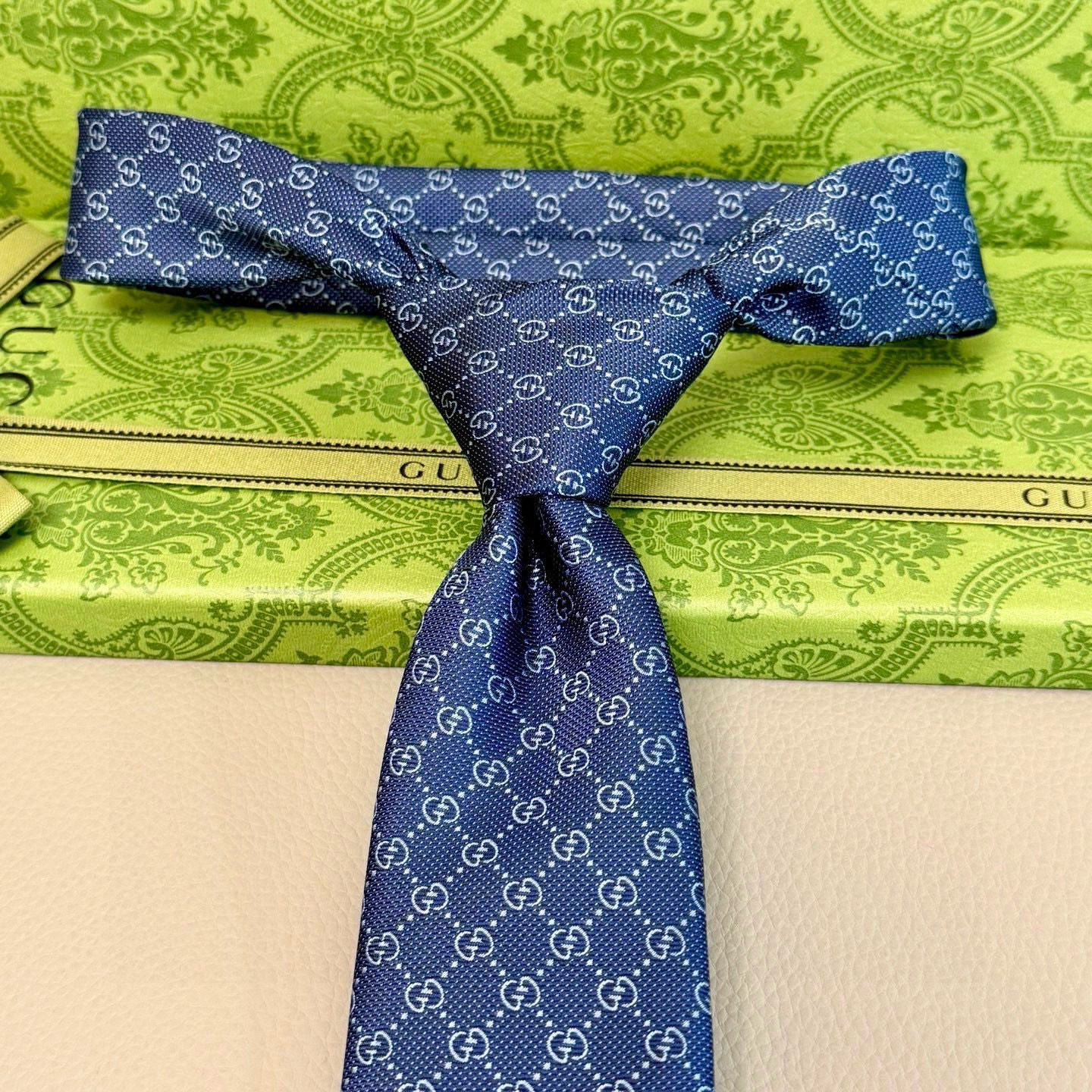 GG柄 ネクタイ グッチ風 結婚式 ホスト 衣装 高級シルク調 光沢 ネイビー - 画像 2