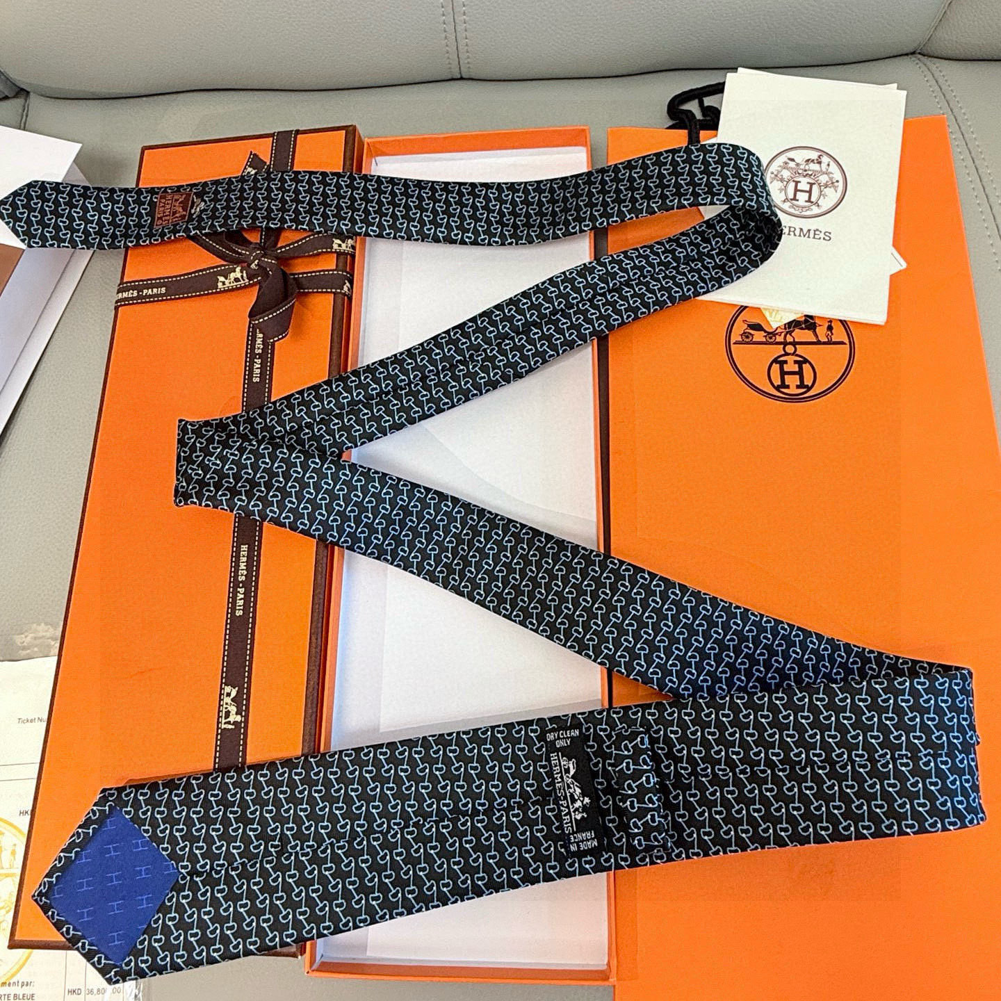 H柄 ネクタイ ハイブランド調 結婚式 ホスト 衣装 高級シルク調 光沢 ネイビー - 画像 8