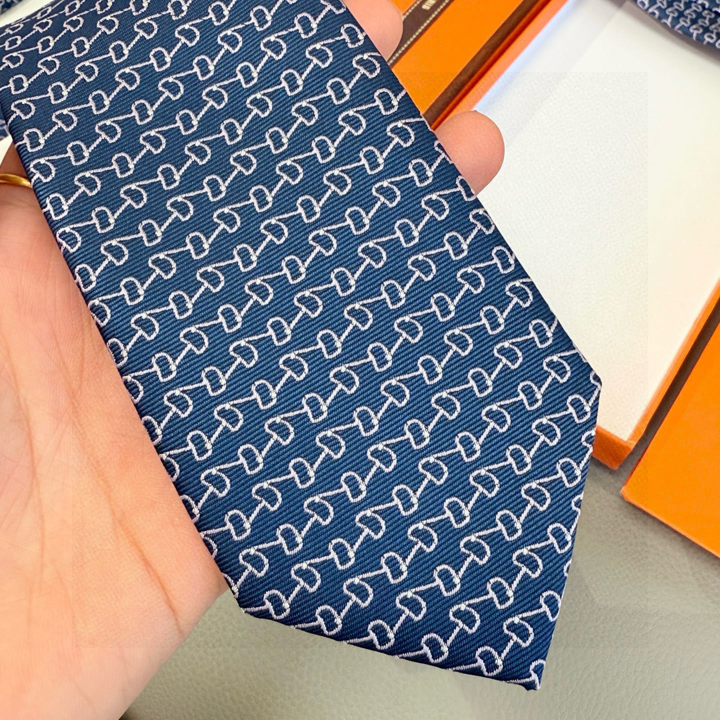 馬蹄輪郭柄 ネクタイ ヘリテージ調 結婚式 ホスト 衣装 高級シルク調 光沢 ネイビー - 画像 9