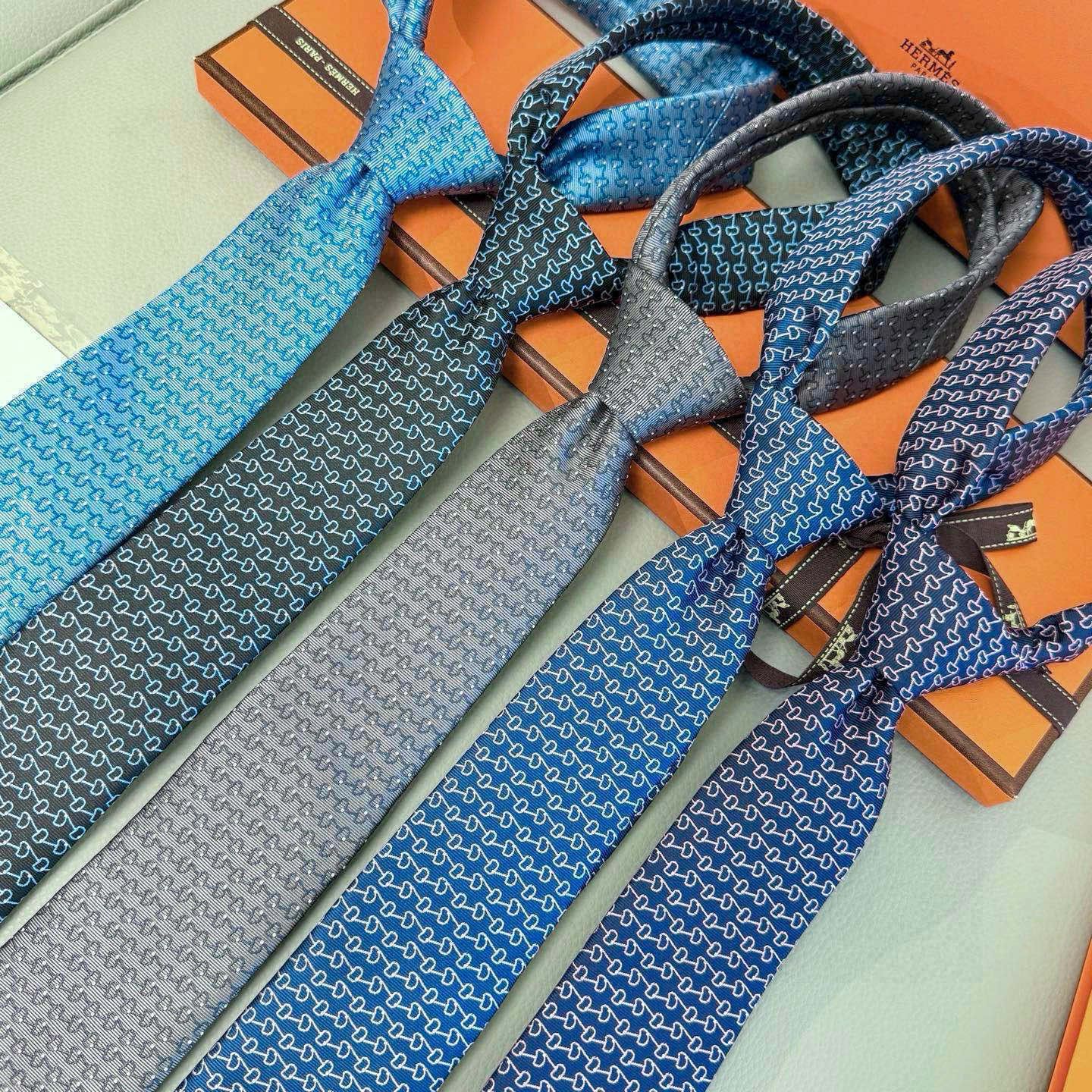 Hネックリボン ネクタイ ハイブランド調 結婚式 ホスト 衣装 高級シルク調 光沢 水色 - 画像 4