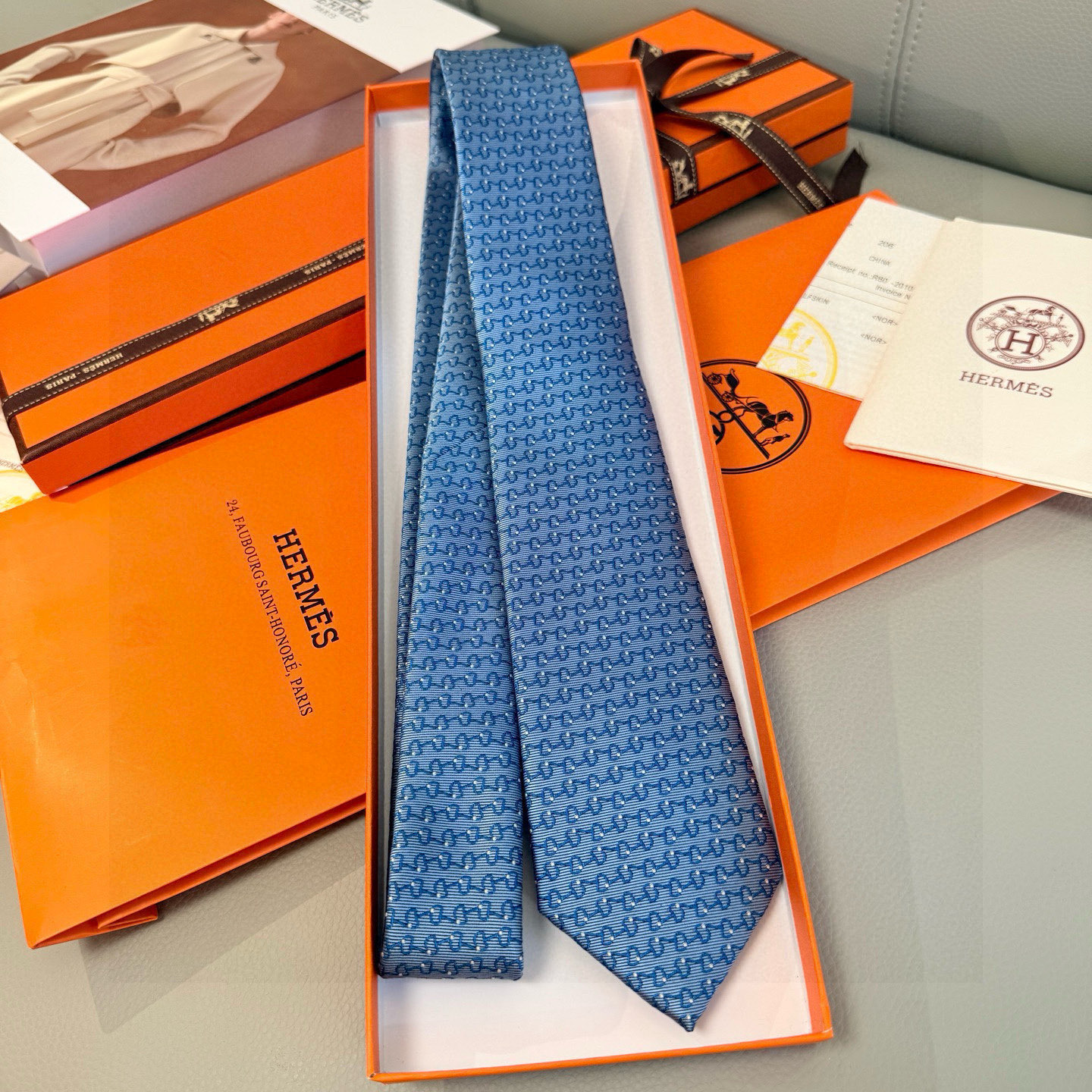 Hネックリボン ネクタイ ハイブランド調 結婚式 ホスト 衣装 高級シルク調 光沢 水色 - 画像 6