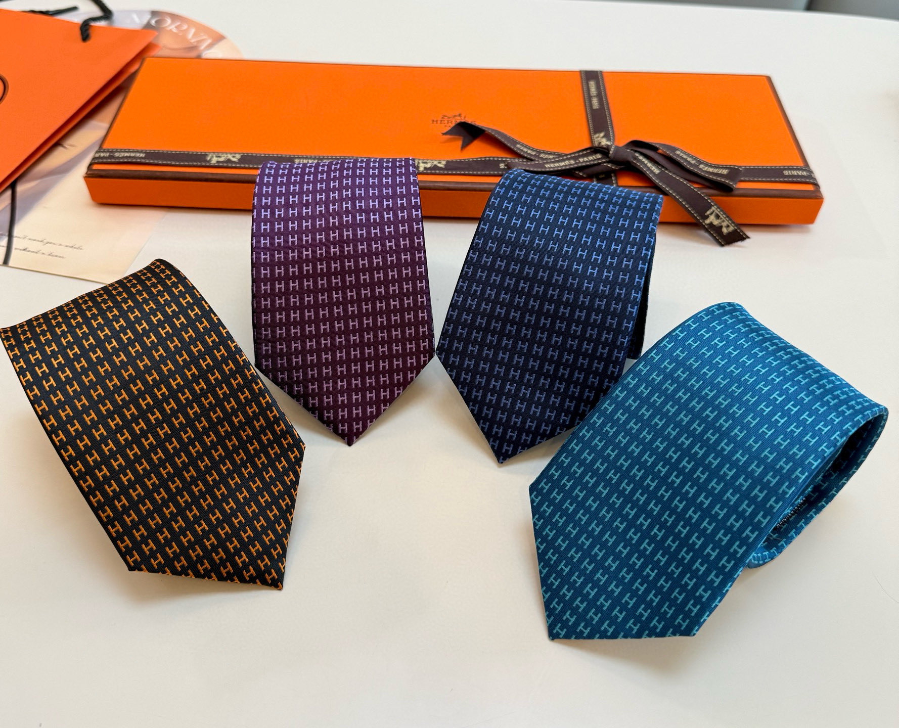 H織り ネクタイ ハイブランド調 結婚式 ホスト 衣装 高級シルク調 光沢 ネイビー