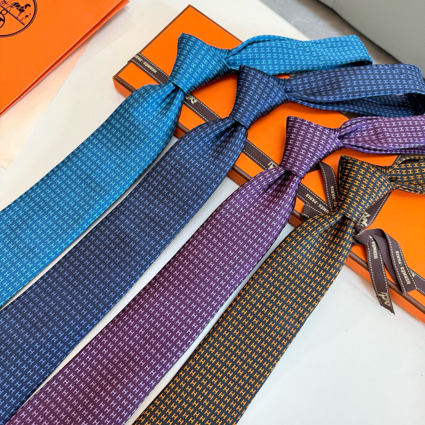 H織り ネクタイ ハイブランド調 結婚式 ホスト 衣装 高級シルク調 光沢 ネイビー - 画像 4