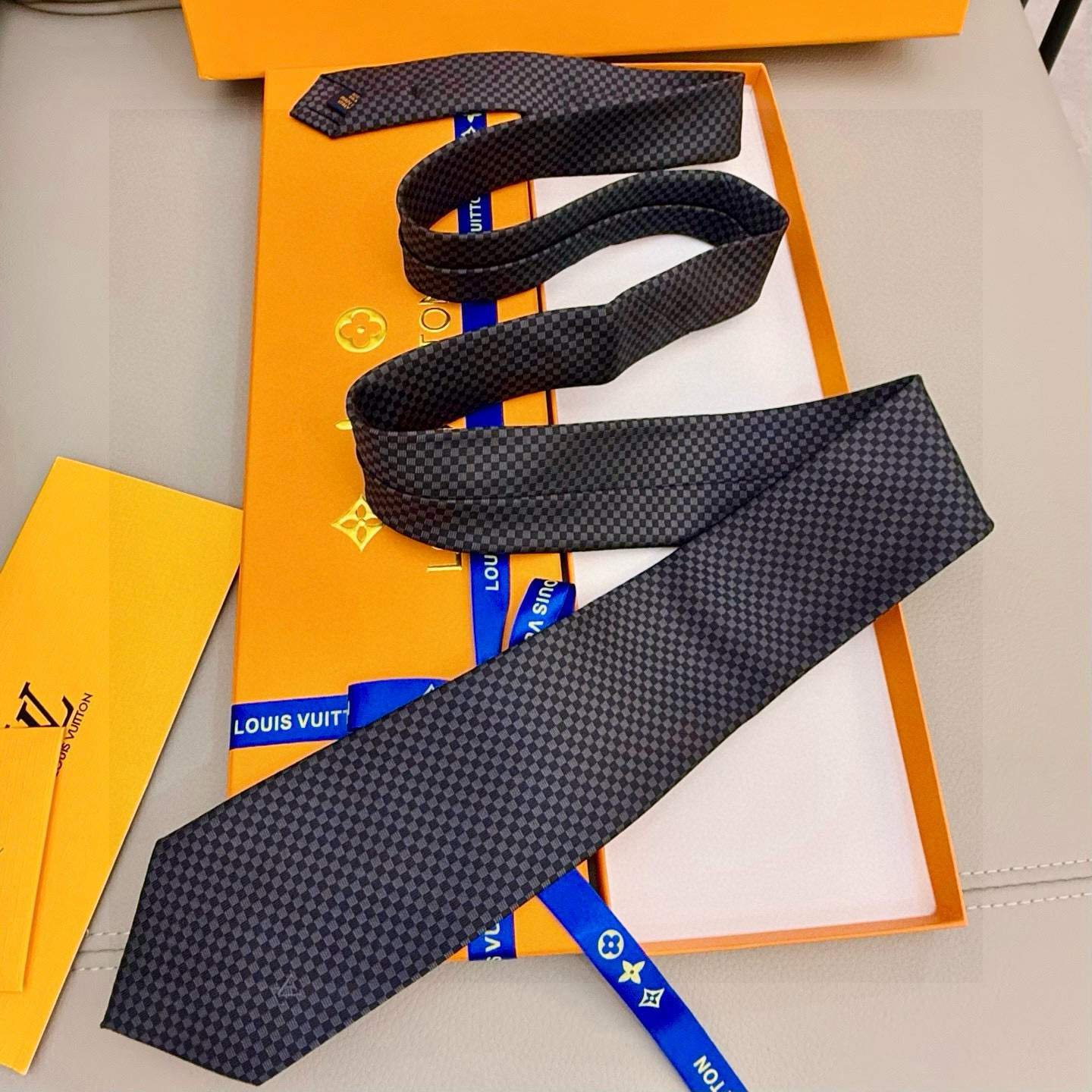 ダミエ柄 ネクタイ ルイヴィトン風 プレゼント 衣装 高級シルク調 光沢 ネイビー