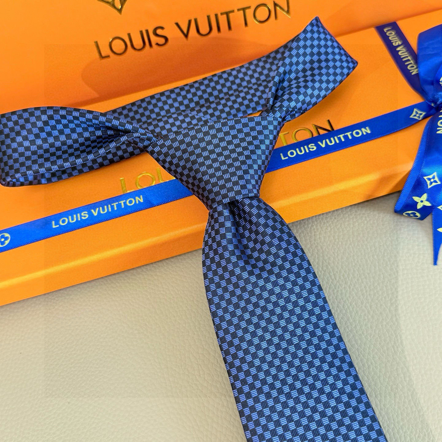 チェック柄 ネクタイ ルイヴィトン風 プレゼント ホスト 衣装 高級シルク調 光沢 ネイビー - 画像 2