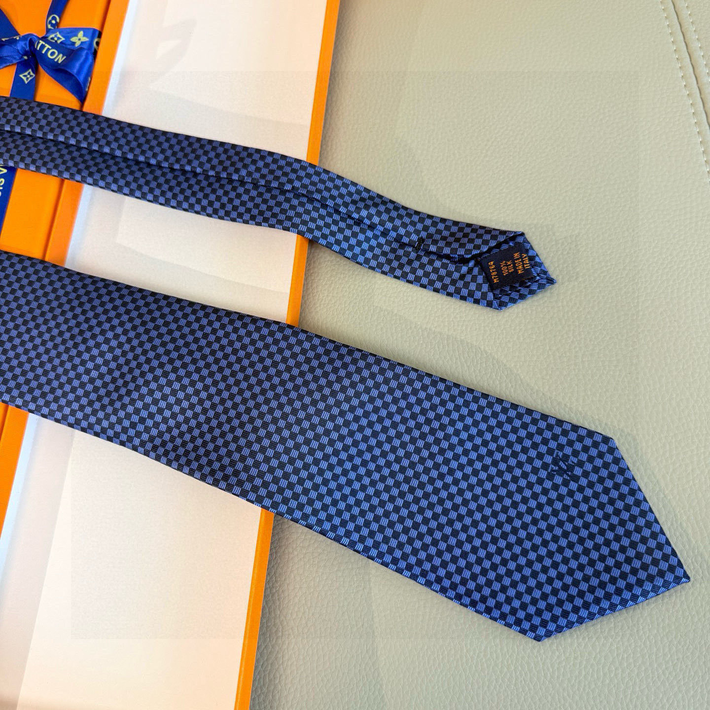 チェック柄 ネクタイ ルイヴィトン風 プレゼント ホスト 衣装 高級シルク調 光沢 ネイビー - 画像 8