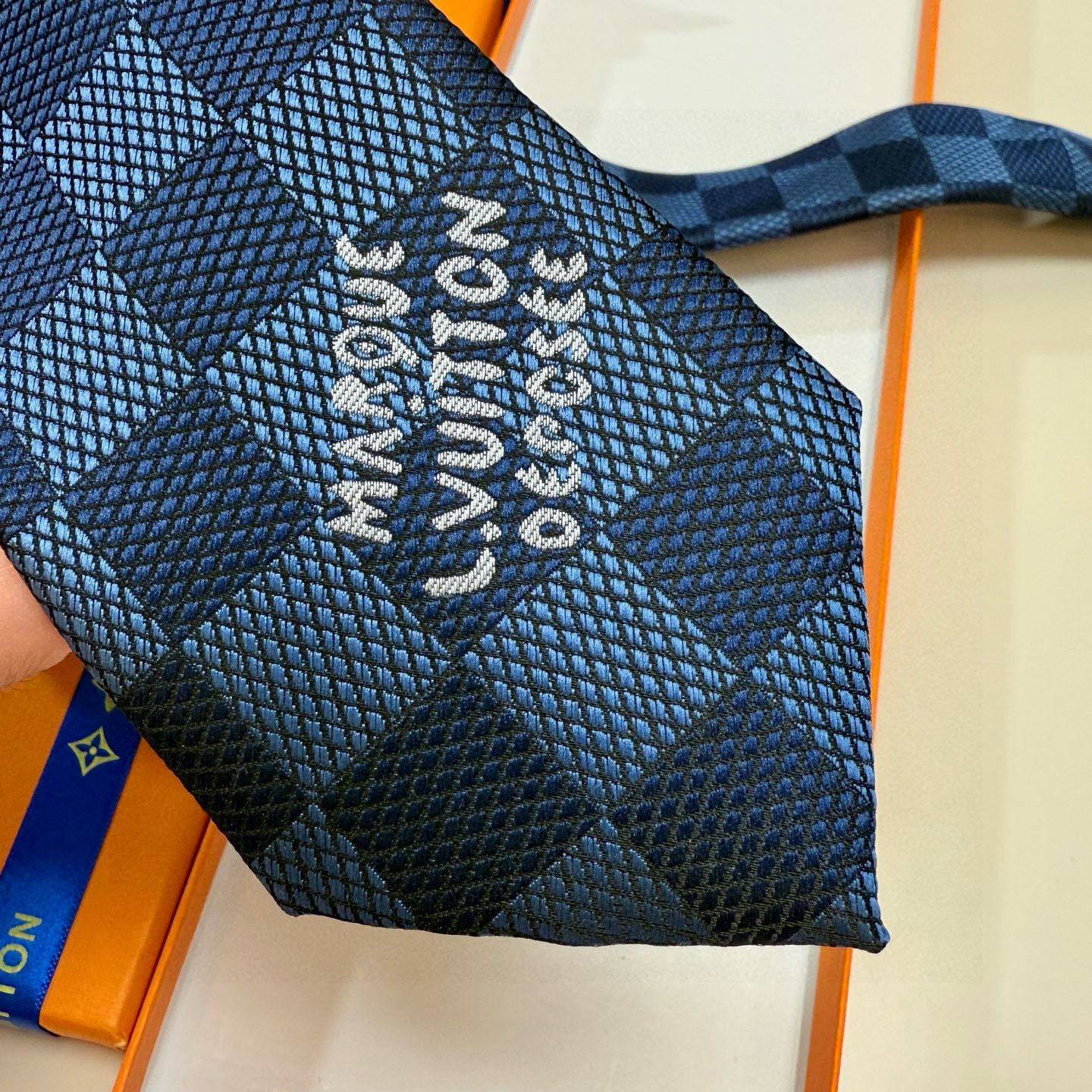 チェック柄 ネクタイ ルイヴィトン風 結婚式 ホスト 衣装 高級シルク調 光沢 ライトブルー - 画像 9