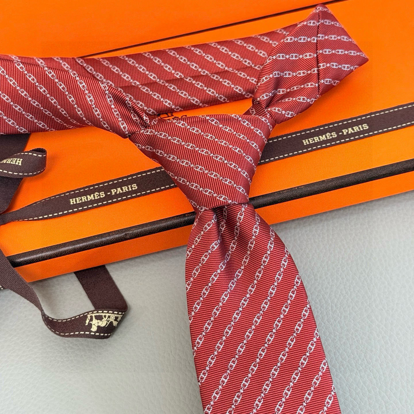 チェーン柄 ネクタイ ヘルメス風 結婚式 ホスト 衣装 高級シルク調 光沢 レッド - 画像 3