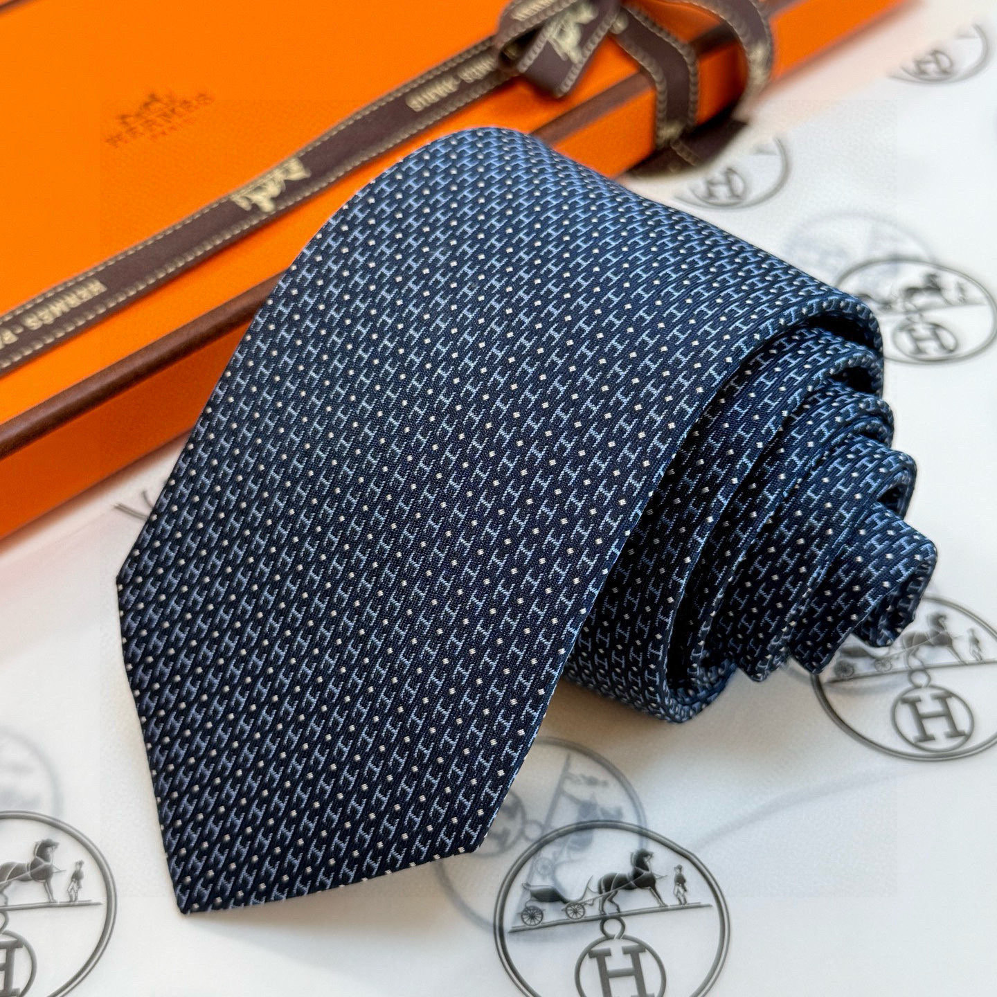 H織り ネクタイ ハイブランド調 結婚式 ホスト 衣装 高級シルク調 光沢 ネイビー - 画像 5
