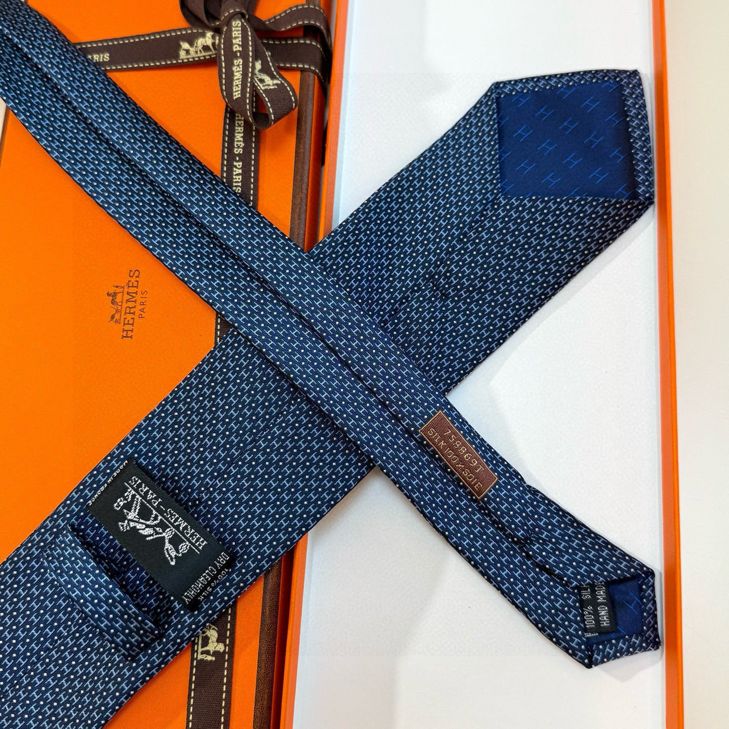 H織り ネクタイ ハイブランド調 結婚式 ホスト 衣装 高級シルク調 光沢 ネイビー - 画像 9