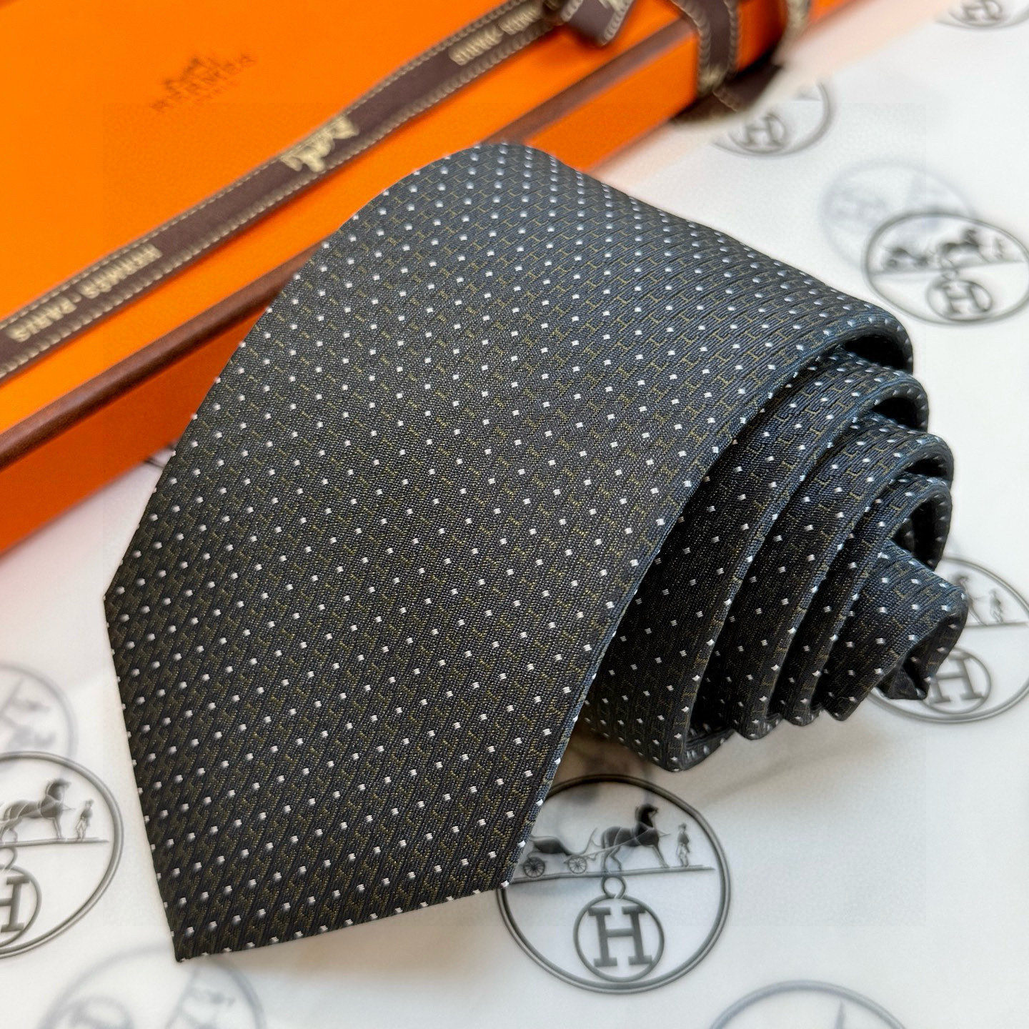 H織り ネクタイ ハイブランド調 結婚式 ホスト 衣装 高級シルク調 光沢 ネイビー - 画像 5
