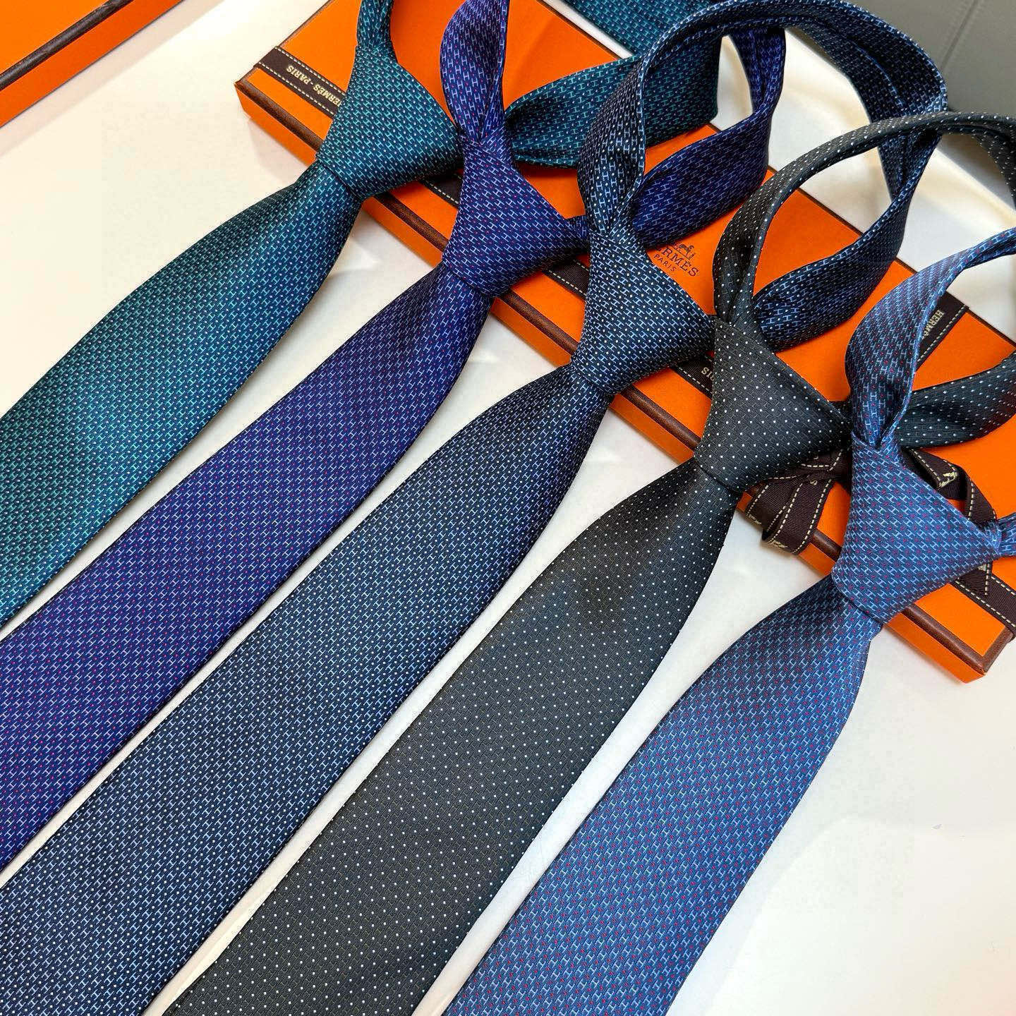 H織り ネクタイ ハイブランド調 結婚式 ホスト 衣装 高級シルク調 光沢 ネイビー - 画像 3