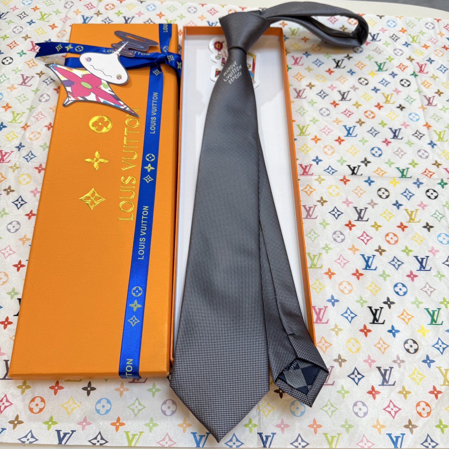 ダミエ柄 ネクタイ ルイ・ヴィトン調 プレゼント ホスト 衣装 高級シルク調 光沢 水色 - 画像 7