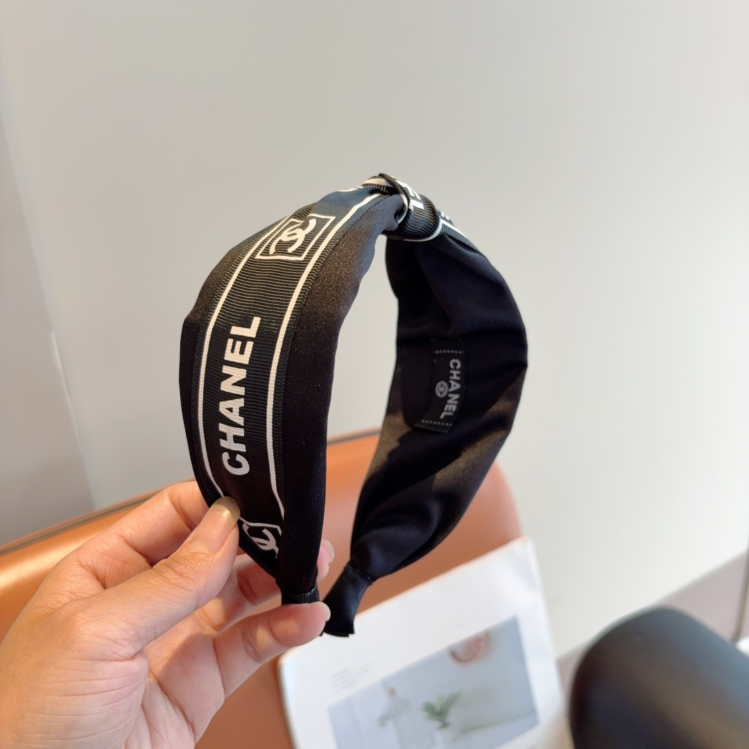 CHANEL シャネル ヘアバンド ロゴ プリント ブラック全2色 - 画像 2