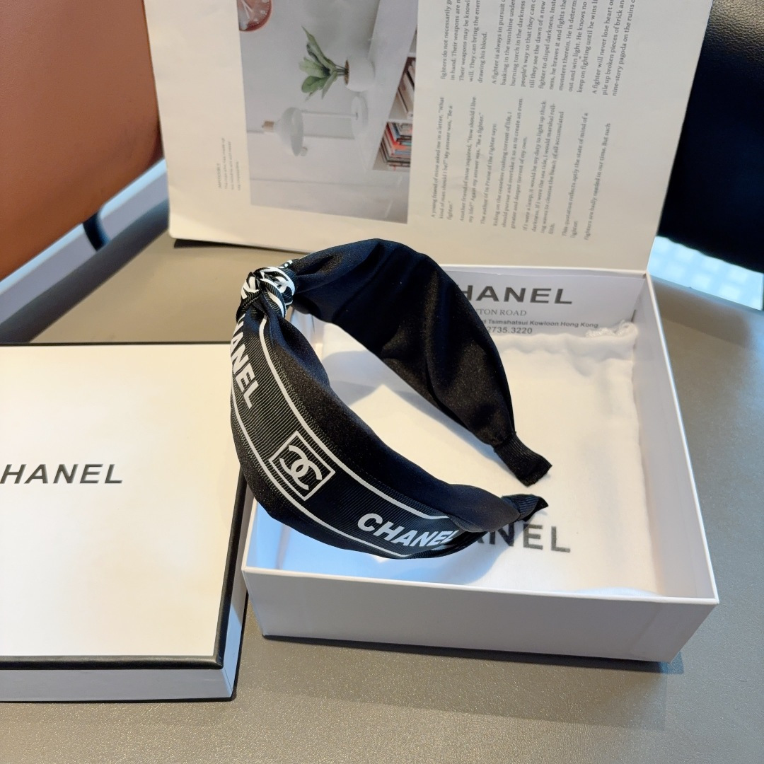 CHANEL シャネル ヘアバンド ロゴ プリント ブラック全2色 - 画像 6