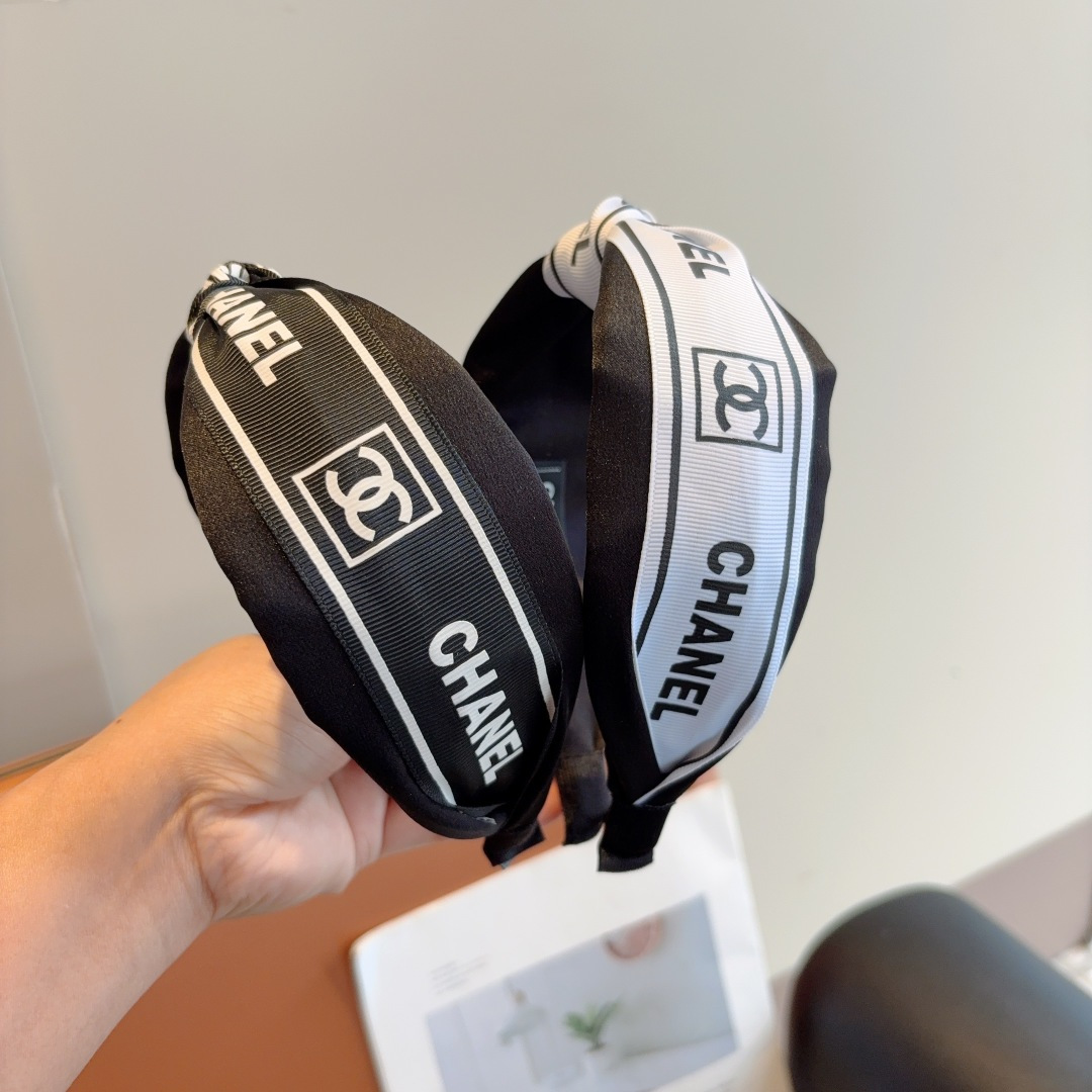 CHANEL シャネル ヘアバンド ロゴ プリント ブラック全2色 - 画像 9