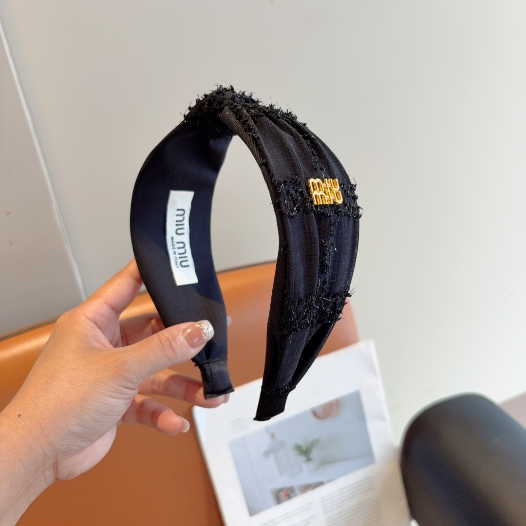 MIU MIU ミウミウ ヘアバンド フラットヘアバンド ファッション ブランド シルク ブラック ベージュ 全2色 - 画像 2