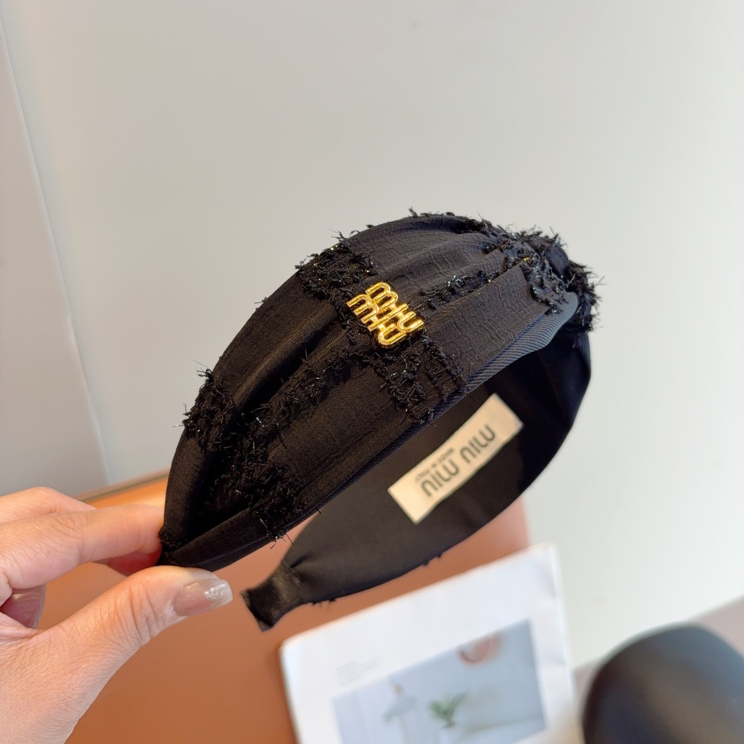 MIU MIU ミウミウ ヘアバンド フラットヘアバンド ファッション ブランド シルク ブラック ベージュ 全2色 - 画像 4