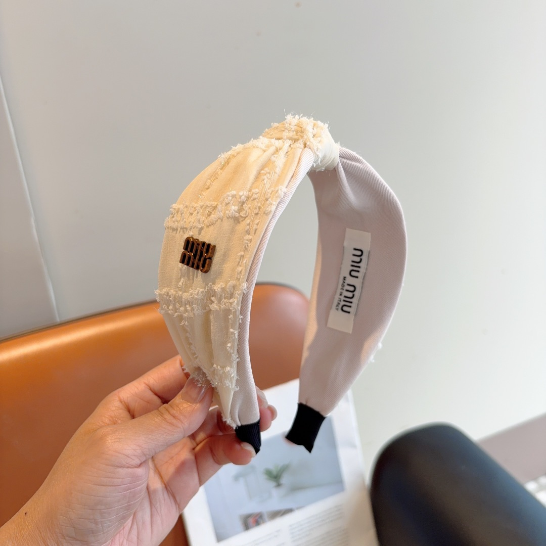 MIU MIU ミウミウ ヘッドバンド 本革 軽量 全2色