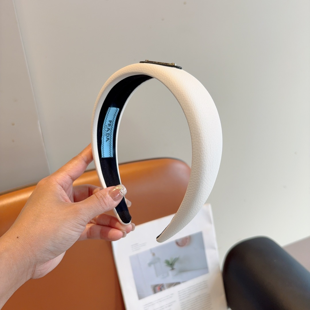 PRADA プラダ ヘッドバンド 本革 ファッション ブランド ブラック ホワイト 全2色 - 画像 2